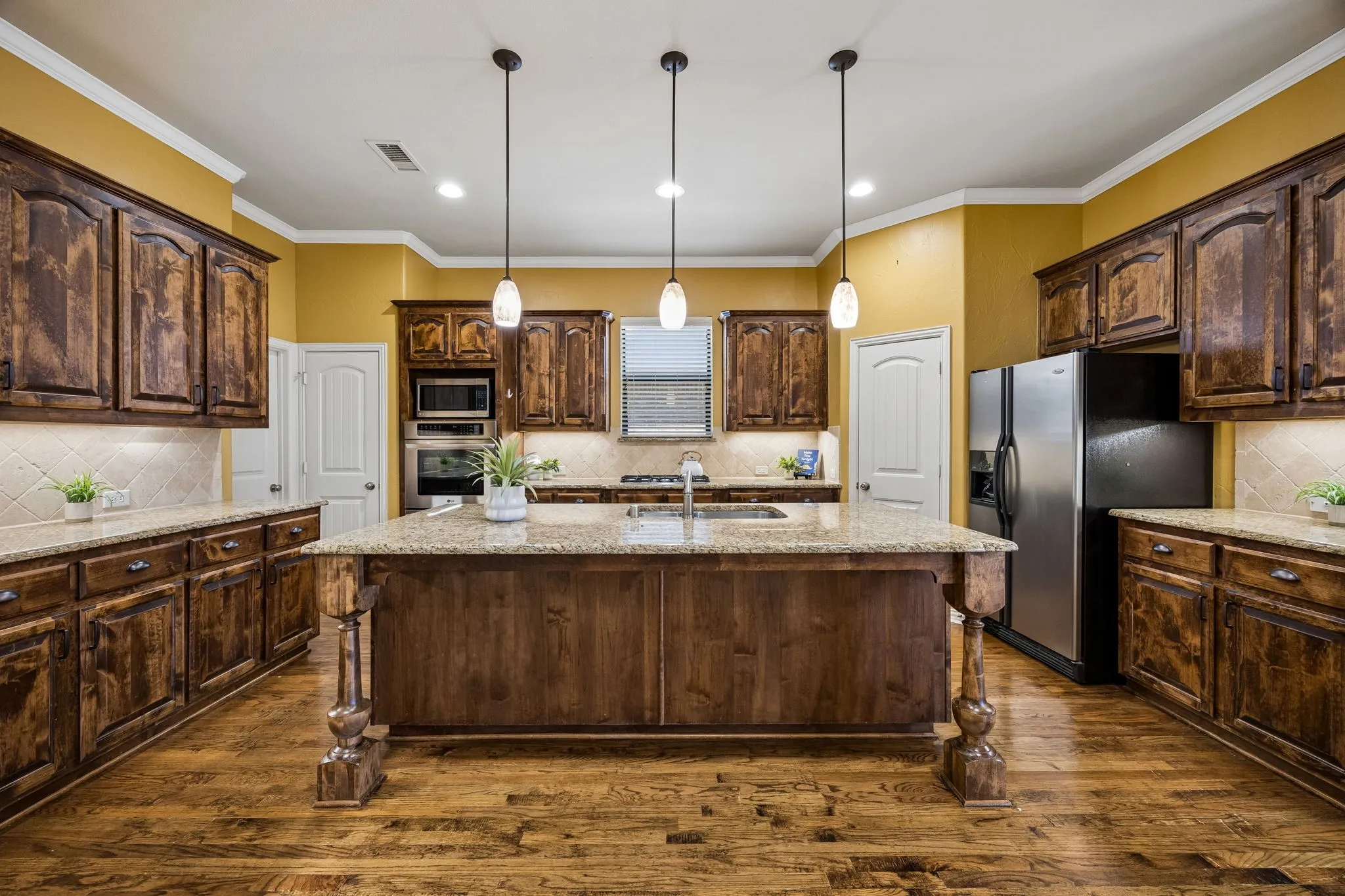 Single Family Residence For Sale in Denton County , 1400 Prairie Drive, Carrollton, Texas 75007, 4 Bedroom, 4 Bathroom, 3 Garage spaces, 4,218 Sqft, built in 2007, mls#21374397, Real Estate Agent in Carrollton, Homes For Sale in Denton county, Homes For Sale in Carrollton, Realtor in Carrollton Texas, Real Estate Brokerage Independent Realty Texas, Luminita Cordes Realtor