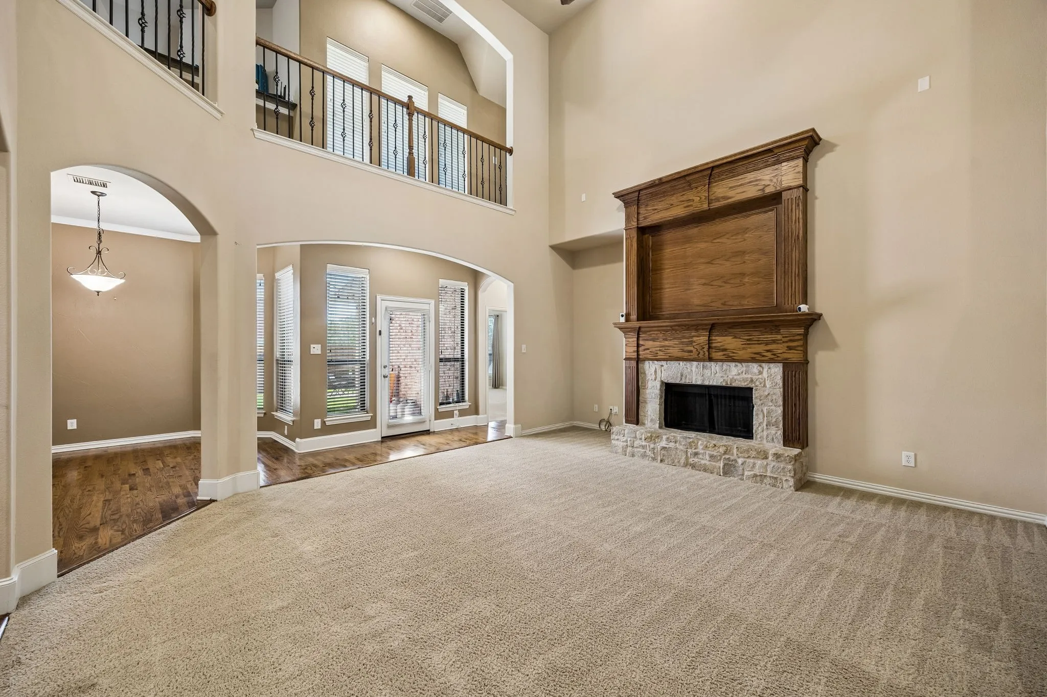 Single Family Residence For Sale in Denton County , 1400 Prairie Drive, Carrollton, Texas 75007, 4 Bedroom, 4 Bathroom, 3 Garage spaces, 4,218 Sqft, built in 2007, mls#21374397, Real Estate Agent in Carrollton, Homes For Sale in Denton county, Homes For Sale in Carrollton, Realtor in Carrollton Texas, Real Estate Brokerage Independent Realty Texas, Luminita Cordes Realtor