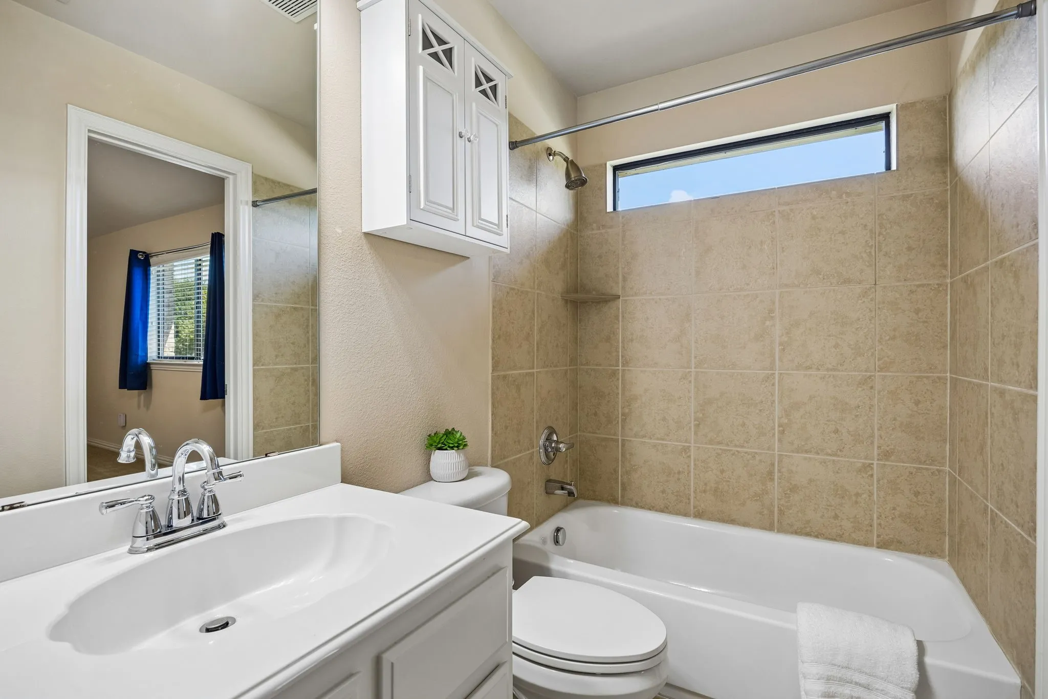 Single Family Residence For Sale in Denton County , 1400 Prairie Drive, Carrollton, Texas 75007, 4 Bedroom, 4 Bathroom, 3 Garage spaces, 4,218 Sqft, built in 2007, mls#21374397, Real Estate Agent in Carrollton, Homes For Sale in Denton county, Homes For Sale in Carrollton, Realtor in Carrollton Texas, Real Estate Brokerage Independent Realty Texas, Luminita Cordes Realtor