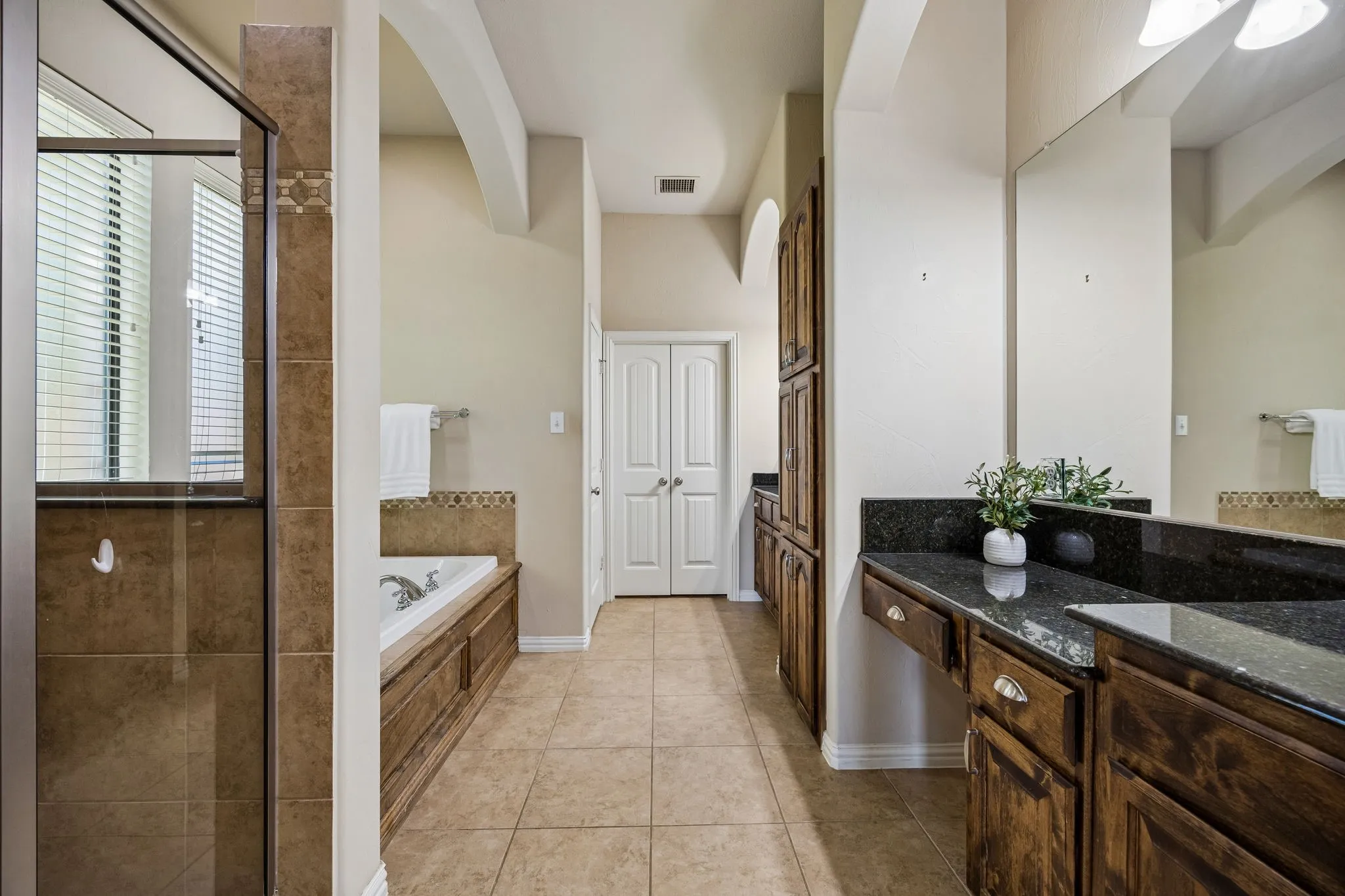 Single Family Residence For Sale in Denton County , 1400 Prairie Drive, Carrollton, Texas 75007, 4 Bedroom, 4 Bathroom, 3 Garage spaces, 4,218 Sqft, built in 2007, mls#21374397, Real Estate Agent in Carrollton, Homes For Sale in Denton county, Homes For Sale in Carrollton, Realtor in Carrollton Texas, Real Estate Brokerage Independent Realty Texas, Luminita Cordes Realtor