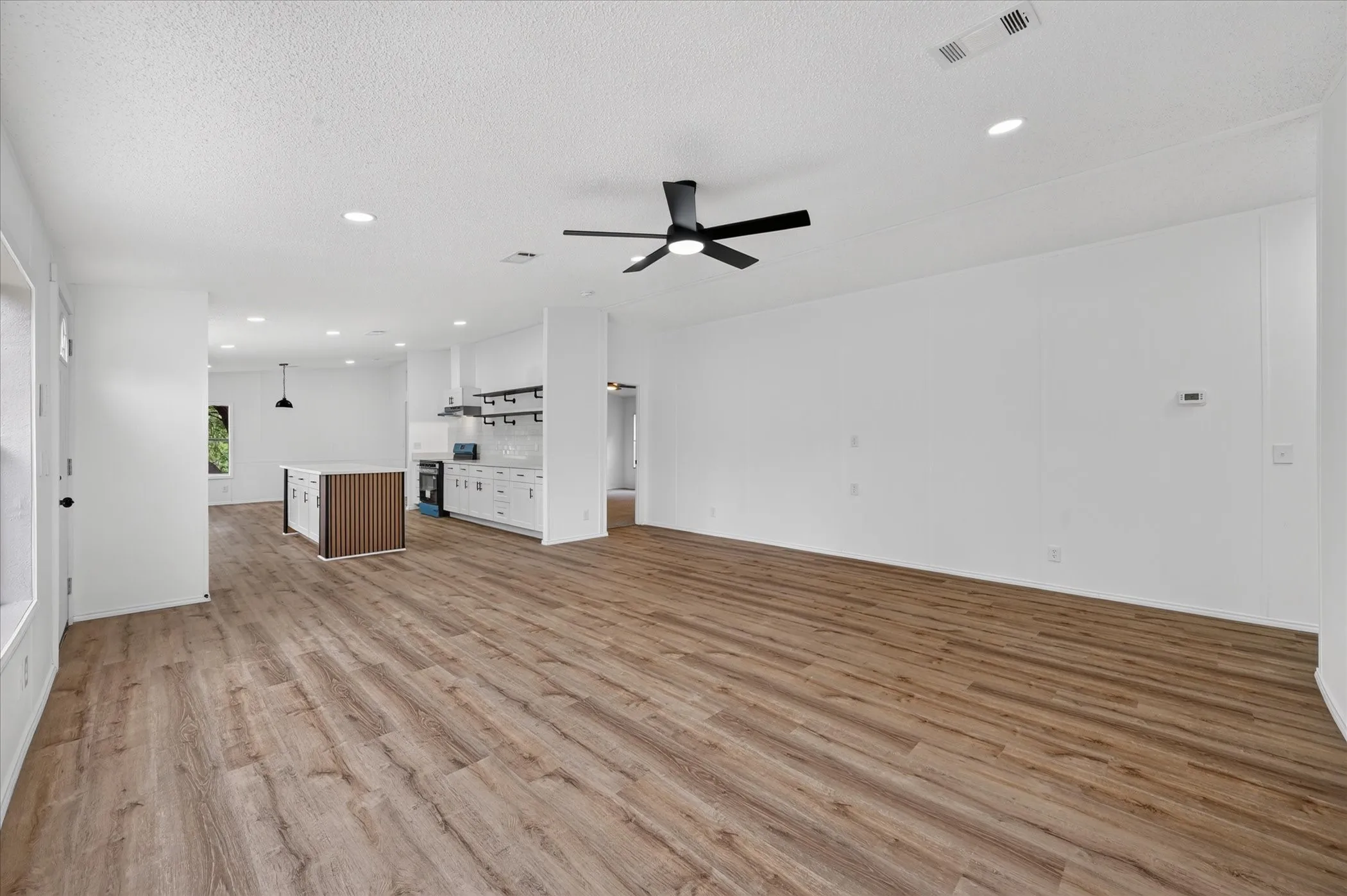 Mobile Home For Sale in Johnson County , 3713 Shady Lane, Joshua, Texas 76058, 3 Bedroom, 2 Bathroom, Garage spaces, 1,800 Sqft, built in 2006, mls#21372681, Real Estate Agent in Joshua, Homes For Sale in Johnson county, Homes For Sale in Joshua, Realtor in Joshua Texas, Real Estate Brokerage Independent Realty Texas, Luminita Cordes Realtor