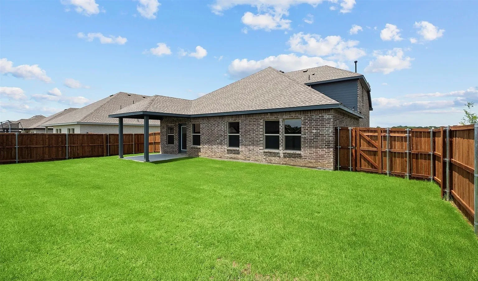 Single Family Residence For Rent in Grayson County , 549 Ridgewood Drive, Van Alstyne, Texas 75495, 4 Bedroom, 3 Bathroom, 2 Garage spaces, 2,306 Sqft, built in 2024, mls#21374475, Real Estate Agent in Van Alstyne, Homes For Rent in Grayson county, Homes For Rent in Van Alstyne, Realtor in Van Alstyne Texas, Real Estate Brokerage Independent Realty Texas, Luminita Cordes Realtor