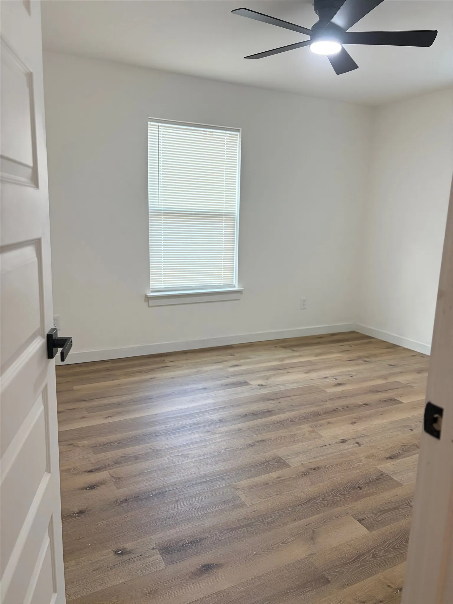 Single Family Residence For Sale in Tarrant County , 5536 Greenlee Street, Fort Worth, Texas 76112, 3 Bedroom, 3 Bathroom, Garage spaces, 1,107 Sqft, built in 1949, mls#21367228, Real Estate Agent in Fort Worth, Homes For Sale in Tarrant county, Homes For Sale in Fort Worth, Realtor in Fort Worth Texas, Real Estate Brokerage Independent Realty Texas, Luminita Cordes Realtor