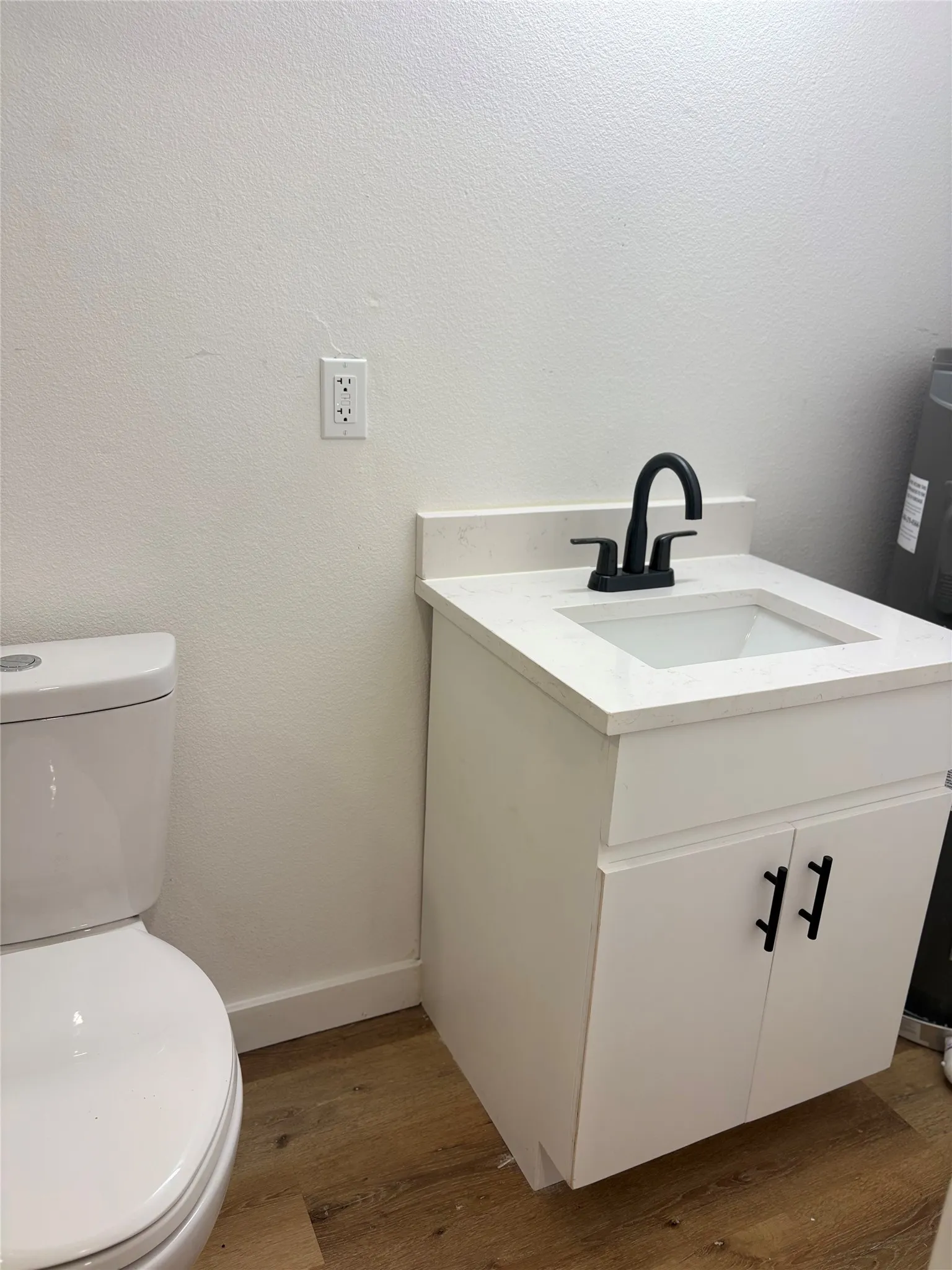 Single Family Residence For Sale in Tarrant County , 5536 Greenlee Street, Fort Worth, Texas 76112, 3 Bedroom, 3 Bathroom, Garage spaces, 1,107 Sqft, built in 1949, mls#21367228, Real Estate Agent in Fort Worth, Homes For Sale in Tarrant county, Homes For Sale in Fort Worth, Realtor in Fort Worth Texas, Real Estate Brokerage Independent Realty Texas, Luminita Cordes Realtor