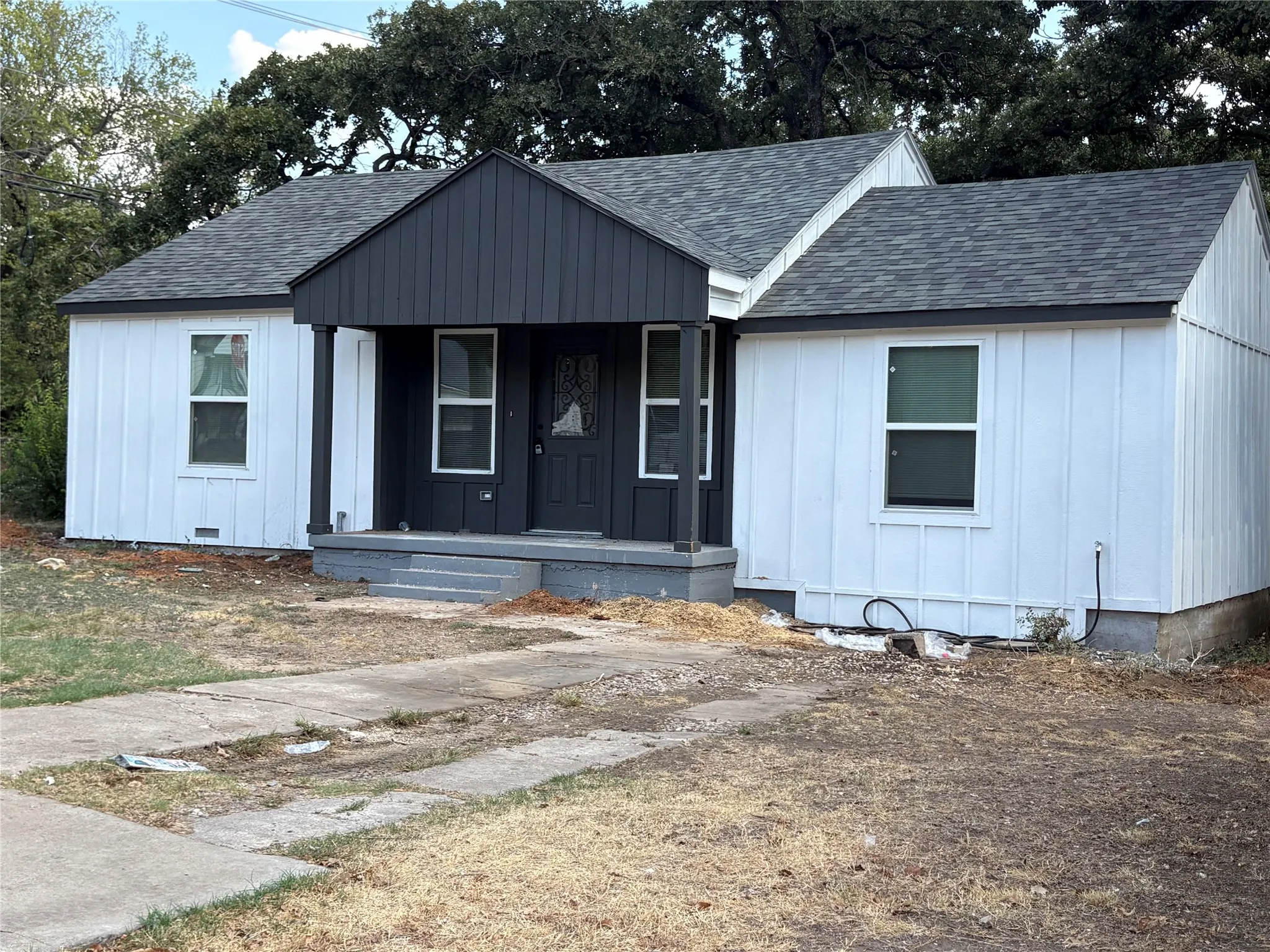 Single Family Residence For Sale in Tarrant County , 5536 Greenlee Street, Fort Worth, Texas 76112, 3 Bedroom, 3 Bathroom, Garage spaces, 1,107 Sqft, built in 1949, mls#21367228, Real Estate Agent in Fort Worth, Homes For Sale in Tarrant county, Homes For Sale in Fort Worth, Realtor in Fort Worth Texas, Real Estate Brokerage Independent Realty Texas, Luminita Cordes Realtor