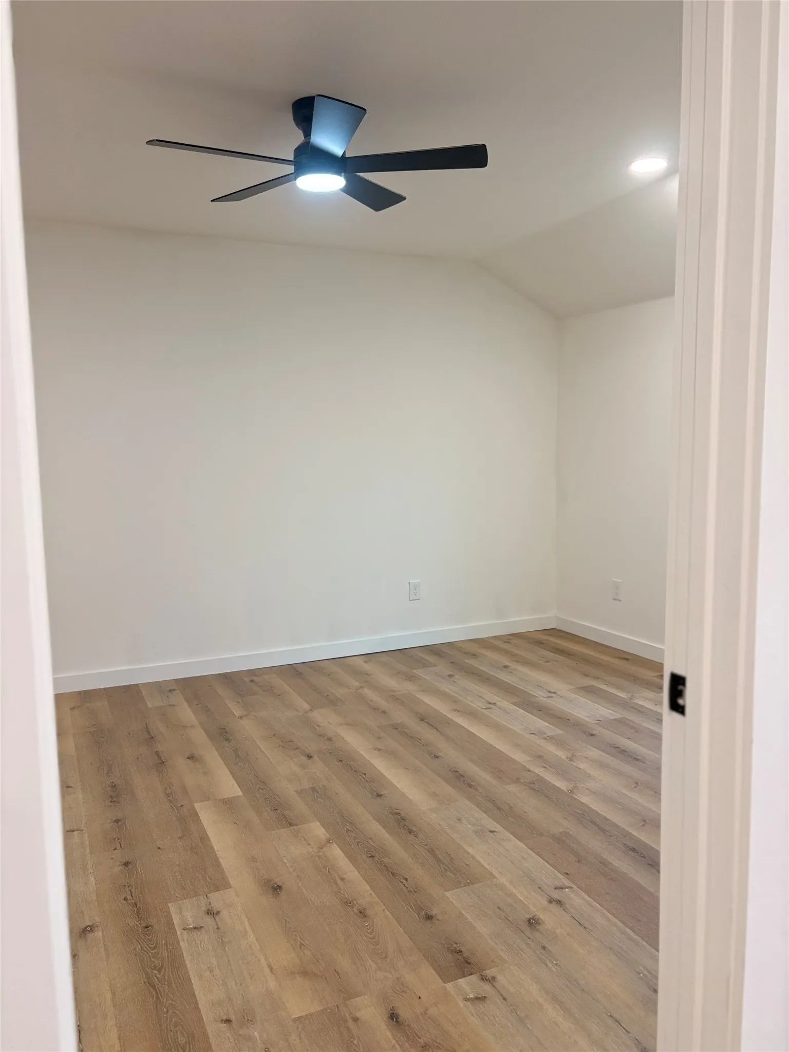 Single Family Residence For Sale in Tarrant County , 5536 Greenlee Street, Fort Worth, Texas 76112, 3 Bedroom, 3 Bathroom, Garage spaces, 1,107 Sqft, built in 1949, mls#21367228, Real Estate Agent in Fort Worth, Homes For Sale in Tarrant county, Homes For Sale in Fort Worth, Realtor in Fort Worth Texas, Real Estate Brokerage Independent Realty Texas, Luminita Cordes Realtor