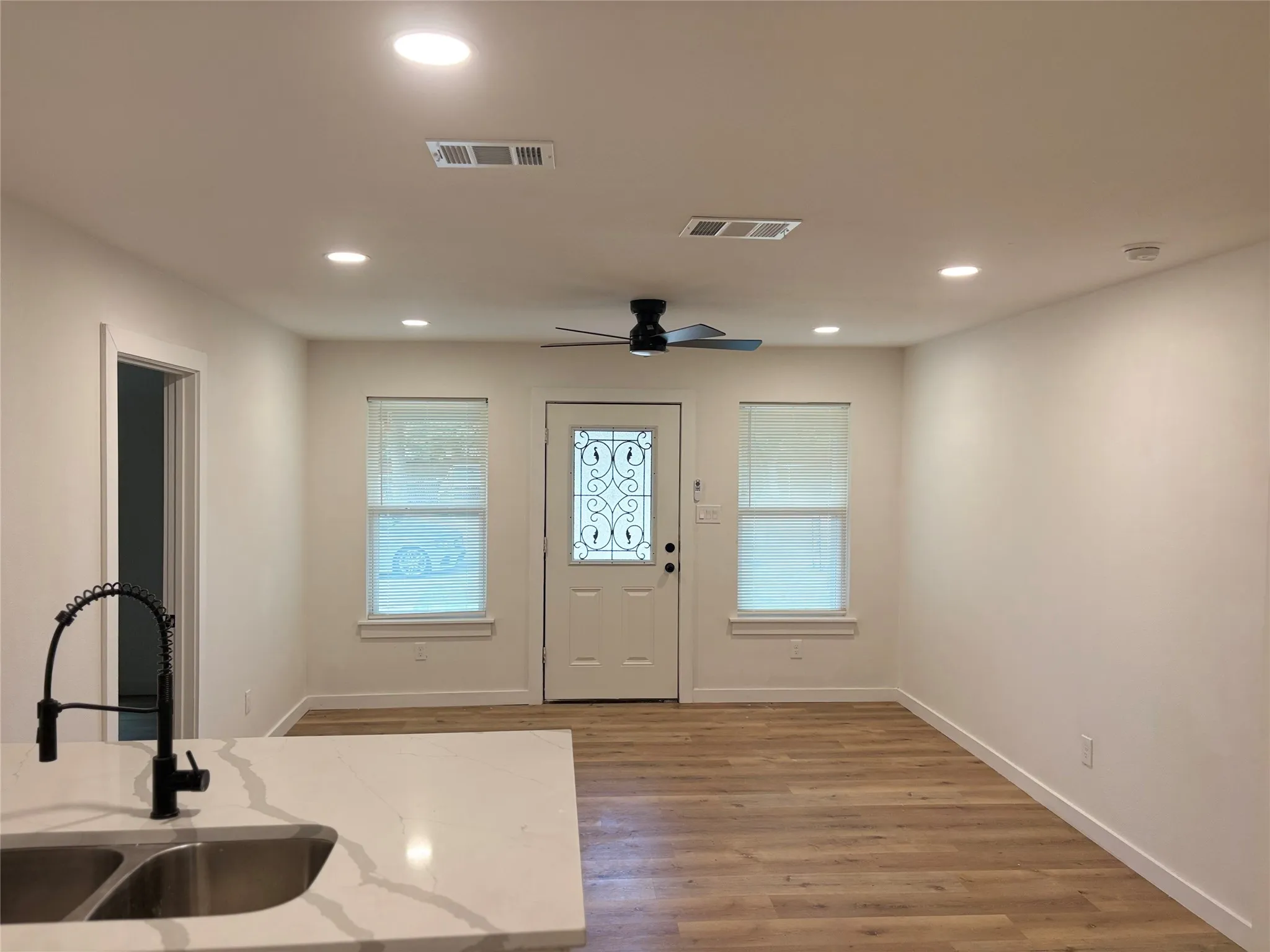 Single Family Residence For Sale in Tarrant County , 5536 Greenlee Street, Fort Worth, Texas 76112, 3 Bedroom, 3 Bathroom, Garage spaces, 1,107 Sqft, built in 1949, mls#21367228, Real Estate Agent in Fort Worth, Homes For Sale in Tarrant county, Homes For Sale in Fort Worth, Realtor in Fort Worth Texas, Real Estate Brokerage Independent Realty Texas, Luminita Cordes Realtor
