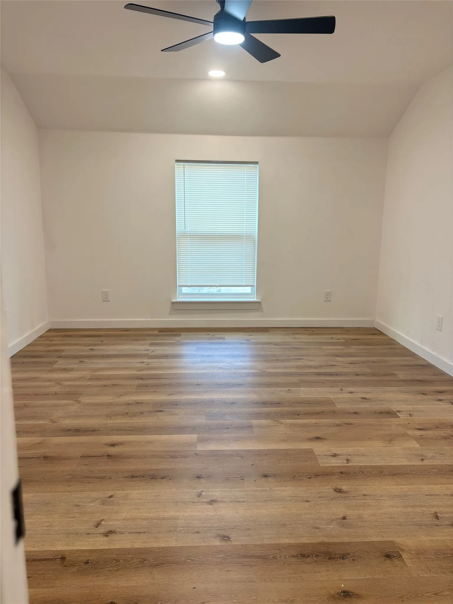 Single Family Residence For Sale in Tarrant County , 5536 Greenlee Street, Fort Worth, Texas 76112, 3 Bedroom, 3 Bathroom, Garage spaces, 1,107 Sqft, built in 1949, mls#21367228, Real Estate Agent in Fort Worth, Homes For Sale in Tarrant county, Homes For Sale in Fort Worth, Realtor in Fort Worth Texas, Real Estate Brokerage Independent Realty Texas, Luminita Cordes Realtor