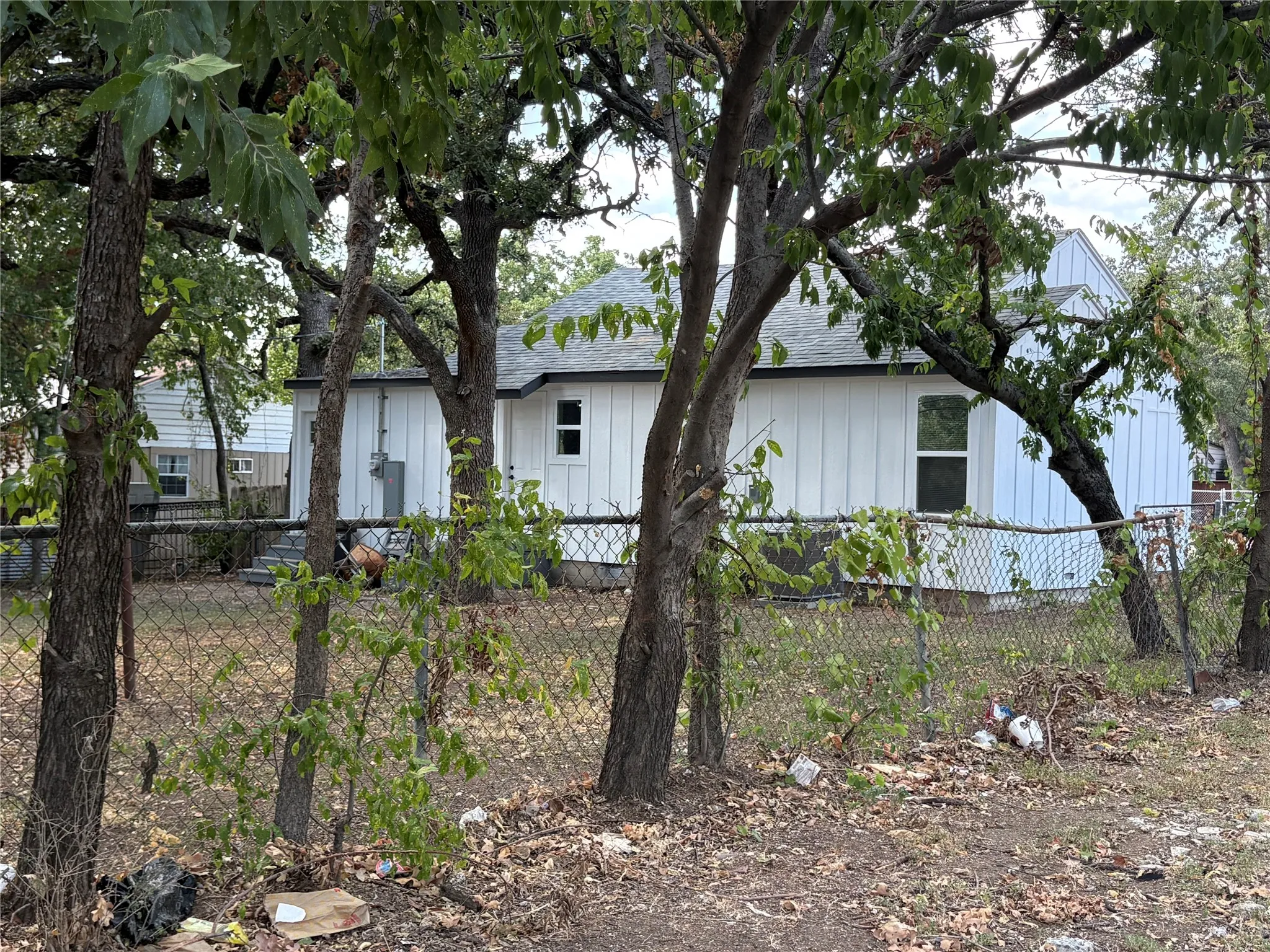Single Family Residence For Sale in Tarrant County , 5536 Greenlee Street, Fort Worth, Texas 76112, 3 Bedroom, 3 Bathroom, Garage spaces, 1,107 Sqft, built in 1949, mls#21367228, Real Estate Agent in Fort Worth, Homes For Sale in Tarrant county, Homes For Sale in Fort Worth, Realtor in Fort Worth Texas, Real Estate Brokerage Independent Realty Texas, Luminita Cordes Realtor