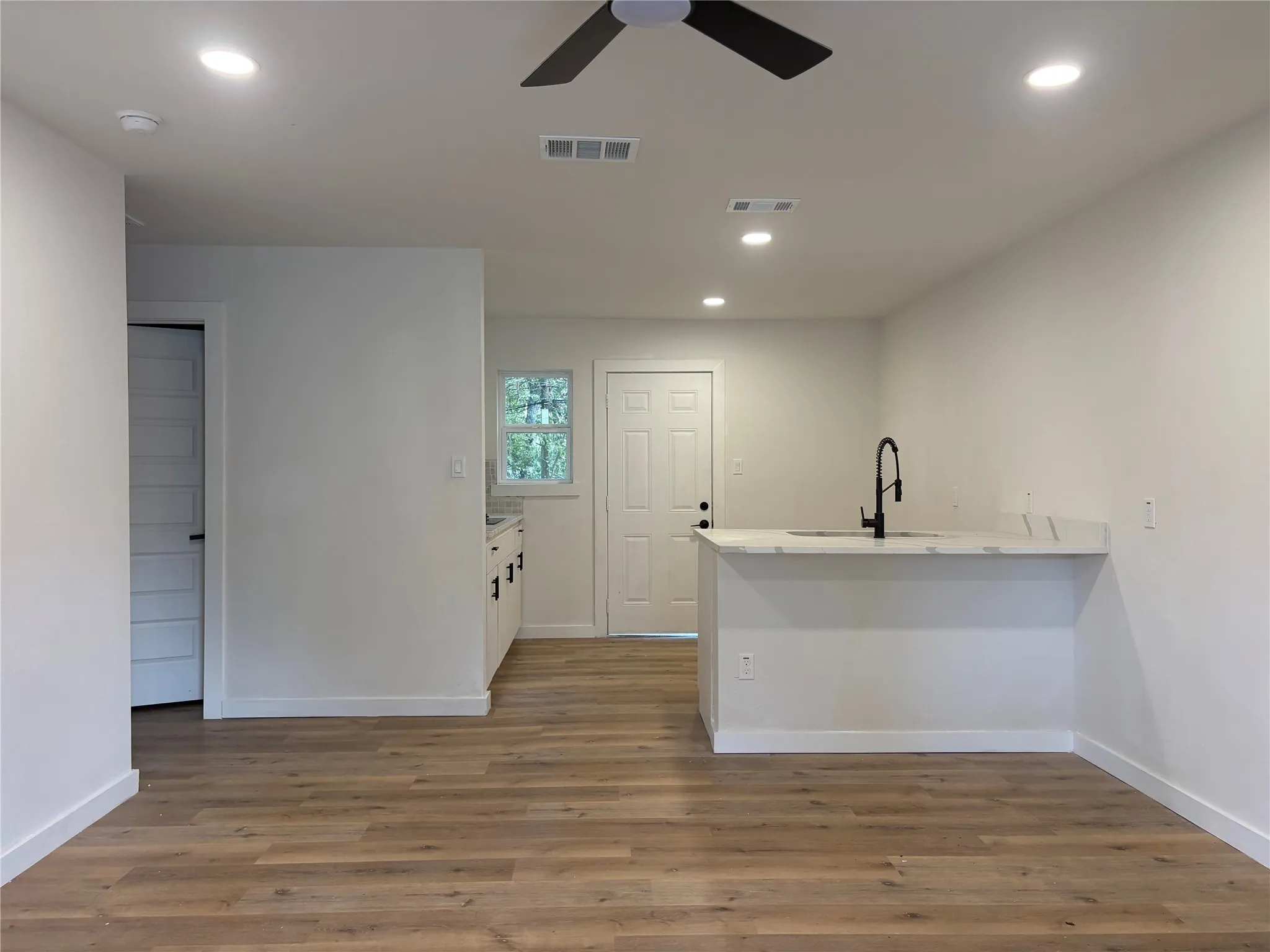 Single Family Residence For Sale in Tarrant County , 5536 Greenlee Street, Fort Worth, Texas 76112, 3 Bedroom, 3 Bathroom, Garage spaces, 1,107 Sqft, built in 1949, mls#21367228, Real Estate Agent in Fort Worth, Homes For Sale in Tarrant county, Homes For Sale in Fort Worth, Realtor in Fort Worth Texas, Real Estate Brokerage Independent Realty Texas, Luminita Cordes Realtor