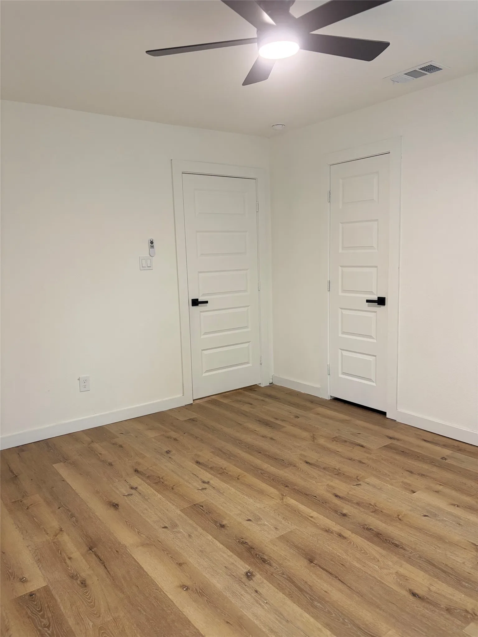Single Family Residence For Sale in Tarrant County , 5536 Greenlee Street, Fort Worth, Texas 76112, 3 Bedroom, 3 Bathroom, Garage spaces, 1,107 Sqft, built in 1949, mls#21367228, Real Estate Agent in Fort Worth, Homes For Sale in Tarrant county, Homes For Sale in Fort Worth, Realtor in Fort Worth Texas, Real Estate Brokerage Independent Realty Texas, Luminita Cordes Realtor