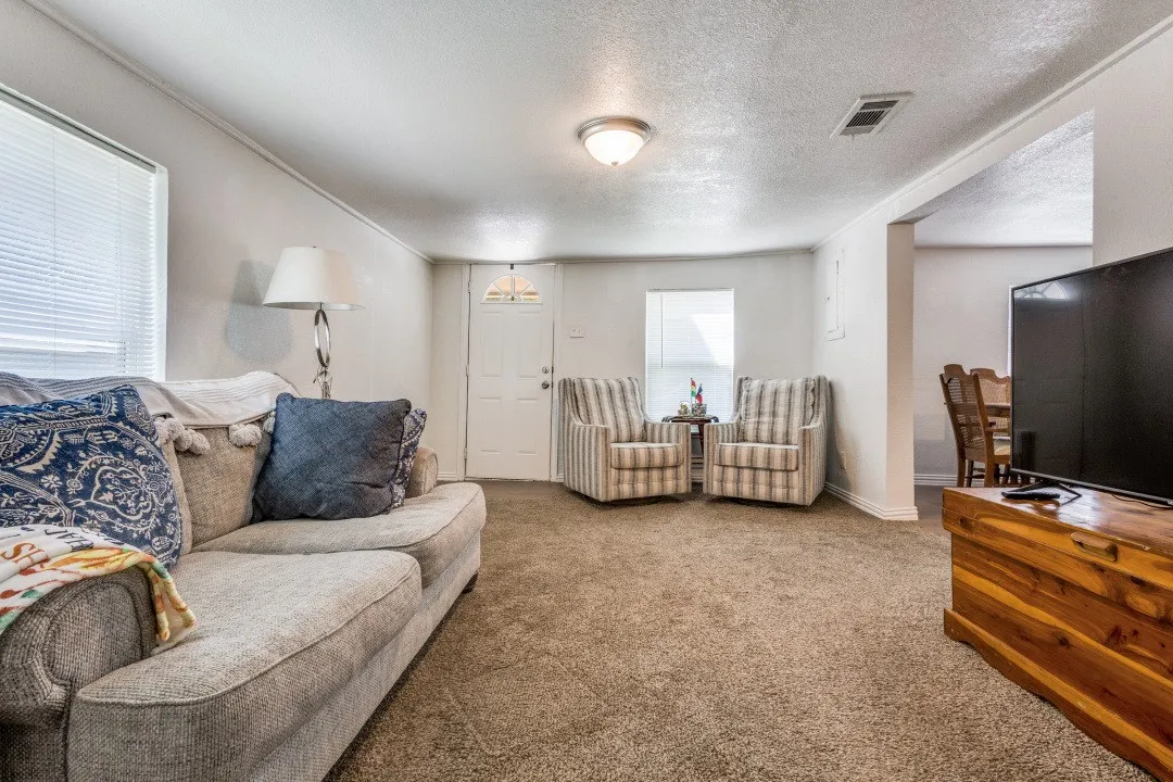 Single Family Residence For Sale in Grayson County , 1205 W Birge Street, Sherman, Texas 75092, 2 Bedroom, 1 Bathroom, Garage spaces, 991 Sqft, built in 1940, mls#21374481, Real Estate Agent in Sherman, Homes For Sale in Grayson county, Homes For Sale in Sherman, Realtor in Sherman Texas, Real Estate Brokerage Independent Realty Texas, Luminita Cordes Realtor