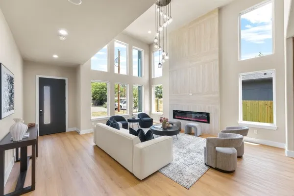 MODEL HOME