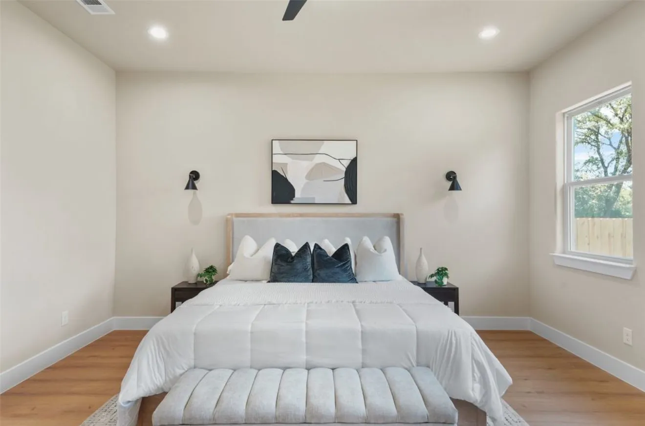 MODEL HOME