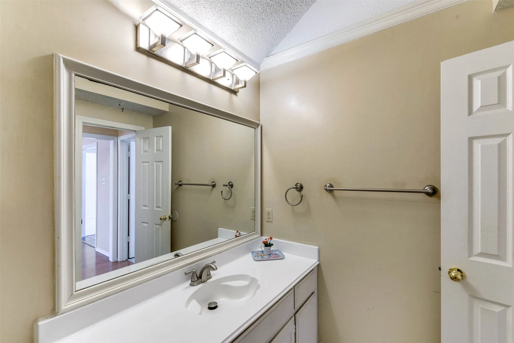 Single Family Residence For Rent in Denton County , 2002 Summerwind Court, Denton, Texas 76209, 3 Bedroom, 2 Bathroom, 2 Garage spaces, 1,541 Sqft, built in 1989, mls#21374471, Real Estate Agent in Denton, Homes For Rent in Denton county, Homes For Rent in Denton, Realtor in Denton Texas, Real Estate Brokerage Independent Realty Texas, Luminita Cordes Realtor