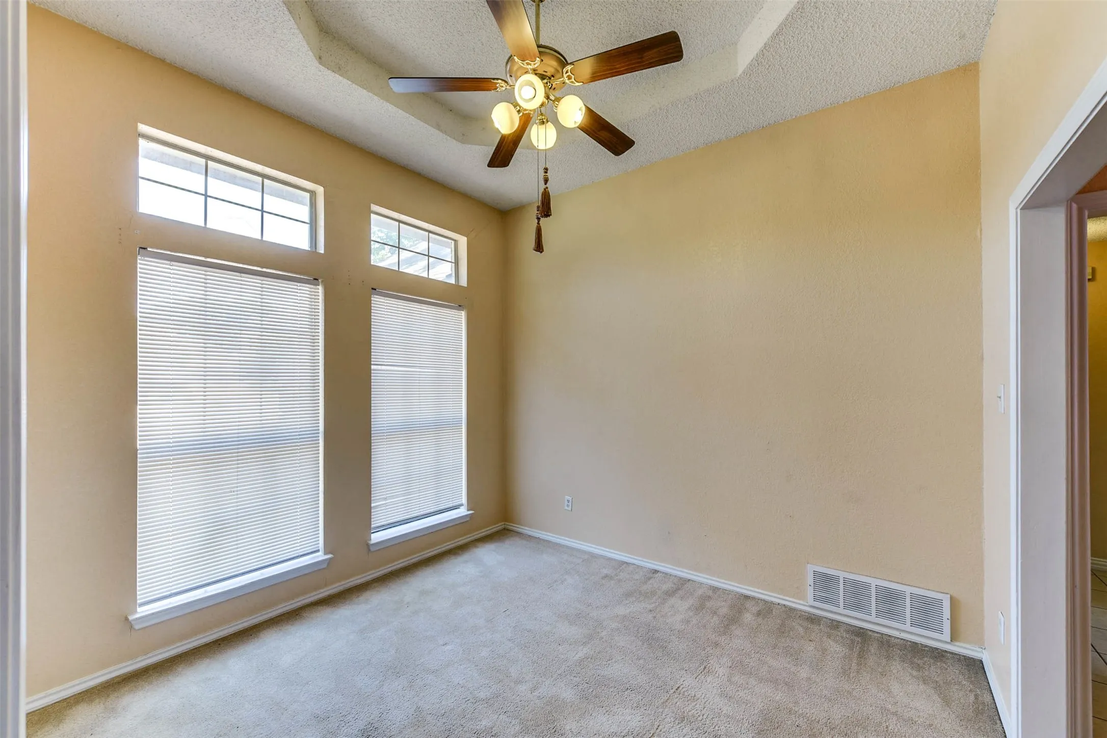 Single Family Residence For Rent in Denton County , 2002 Summerwind Court, Denton, Texas 76209, 3 Bedroom, 2 Bathroom, 2 Garage spaces, 1,541 Sqft, built in 1989, mls#21374471, Real Estate Agent in Denton, Homes For Rent in Denton county, Homes For Rent in Denton, Realtor in Denton Texas, Real Estate Brokerage Independent Realty Texas, Luminita Cordes Realtor