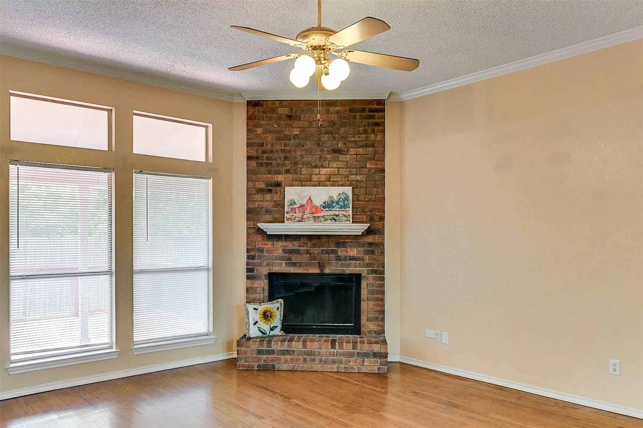 Single Family Residence For Rent in Denton County , 2002 Summerwind Court, Denton, Texas 76209, 3 Bedroom, 2 Bathroom, 2 Garage spaces, 1,541 Sqft, built in 1989, mls#21374471, Real Estate Agent in Denton, Homes For Rent in Denton county, Homes For Rent in Denton, Realtor in Denton Texas, Real Estate Brokerage Independent Realty Texas, Luminita Cordes Realtor