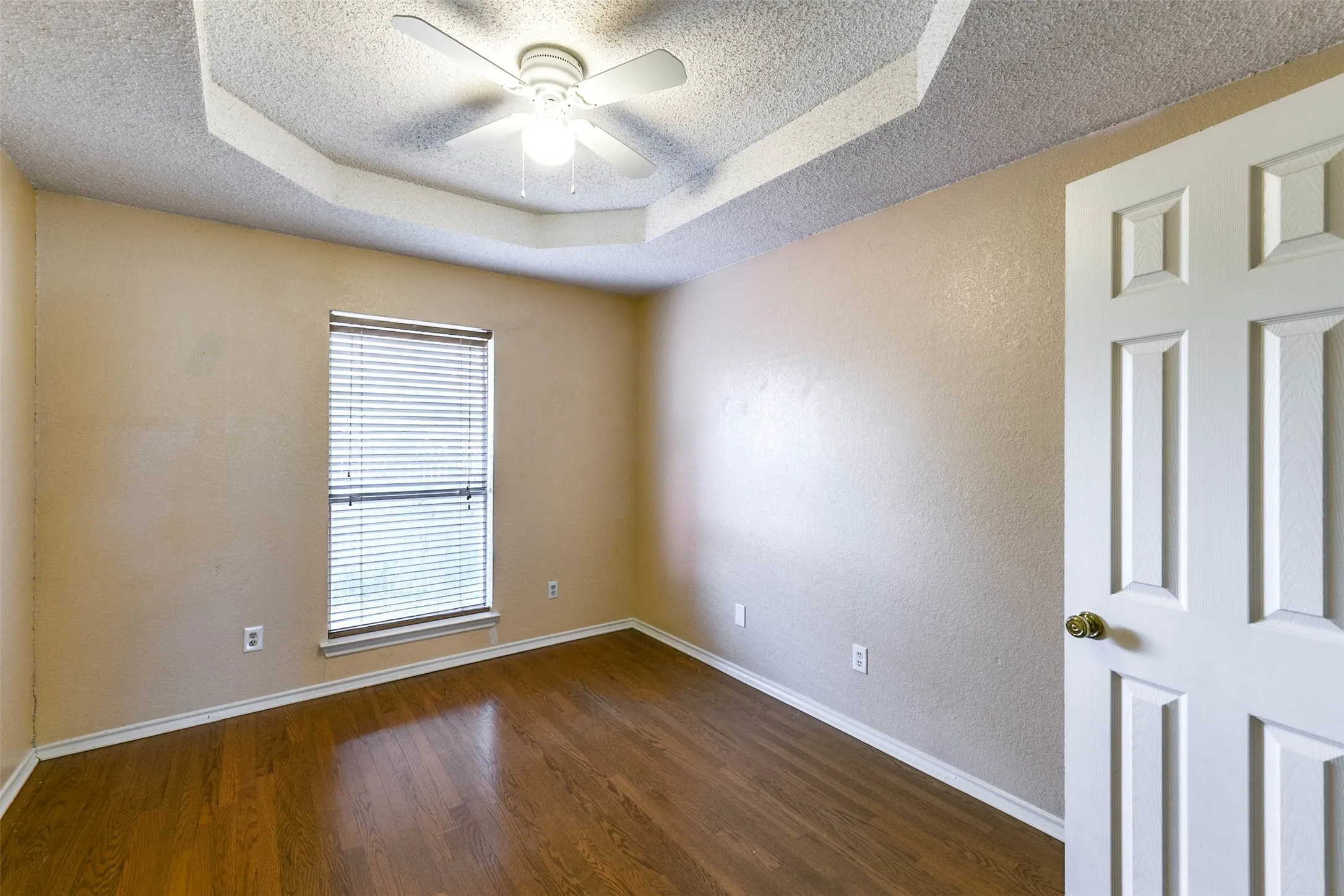 Single Family Residence For Rent in Denton County , 2002 Summerwind Court, Denton, Texas 76209, 3 Bedroom, 2 Bathroom, 2 Garage spaces, 1,541 Sqft, built in 1989, mls#21374471, Real Estate Agent in Denton, Homes For Rent in Denton county, Homes For Rent in Denton, Realtor in Denton Texas, Real Estate Brokerage Independent Realty Texas, Luminita Cordes Realtor