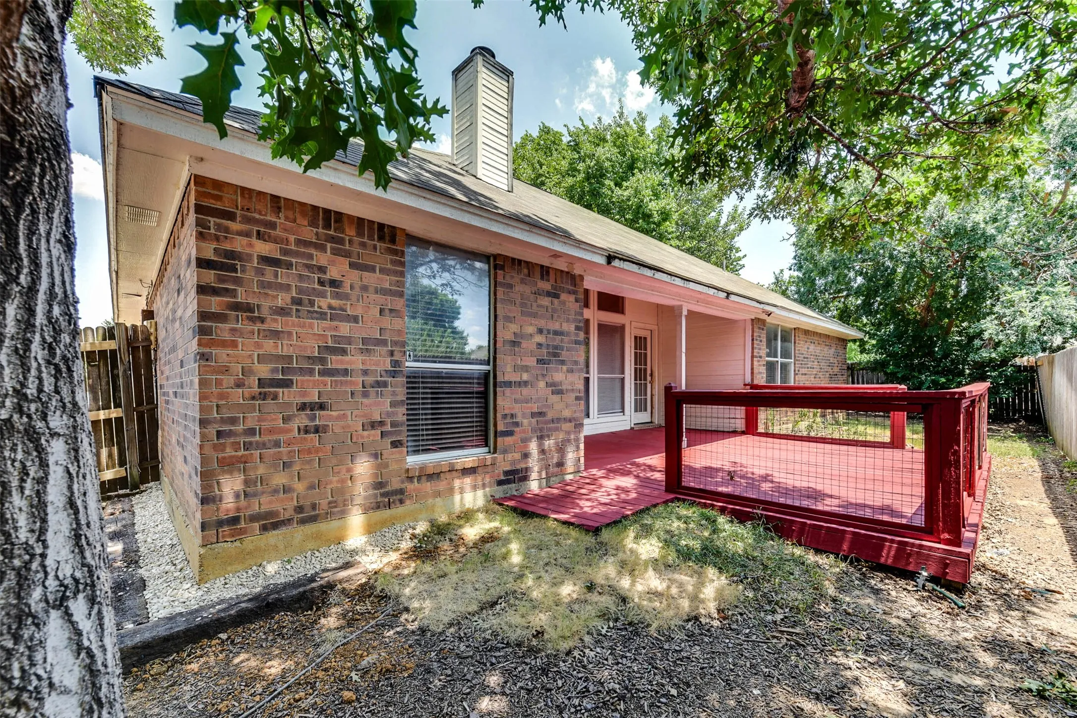 Single Family Residence For Rent in Denton County , 2002 Summerwind Court, Denton, Texas 76209, 3 Bedroom, 2 Bathroom, 2 Garage spaces, 1,541 Sqft, built in 1989, mls#21374471, Real Estate Agent in Denton, Homes For Rent in Denton county, Homes For Rent in Denton, Realtor in Denton Texas, Real Estate Brokerage Independent Realty Texas, Luminita Cordes Realtor