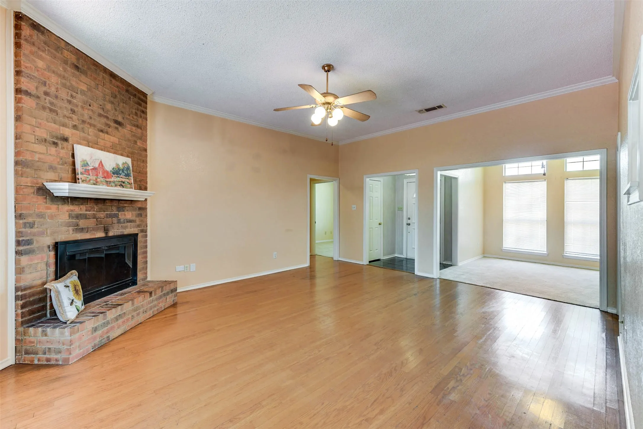 Single Family Residence For Rent in Denton County , 2002 Summerwind Court, Denton, Texas 76209, 3 Bedroom, 2 Bathroom, 2 Garage spaces, 1,541 Sqft, built in 1989, mls#21374471, Real Estate Agent in Denton, Homes For Rent in Denton county, Homes For Rent in Denton, Realtor in Denton Texas, Real Estate Brokerage Independent Realty Texas, Luminita Cordes Realtor