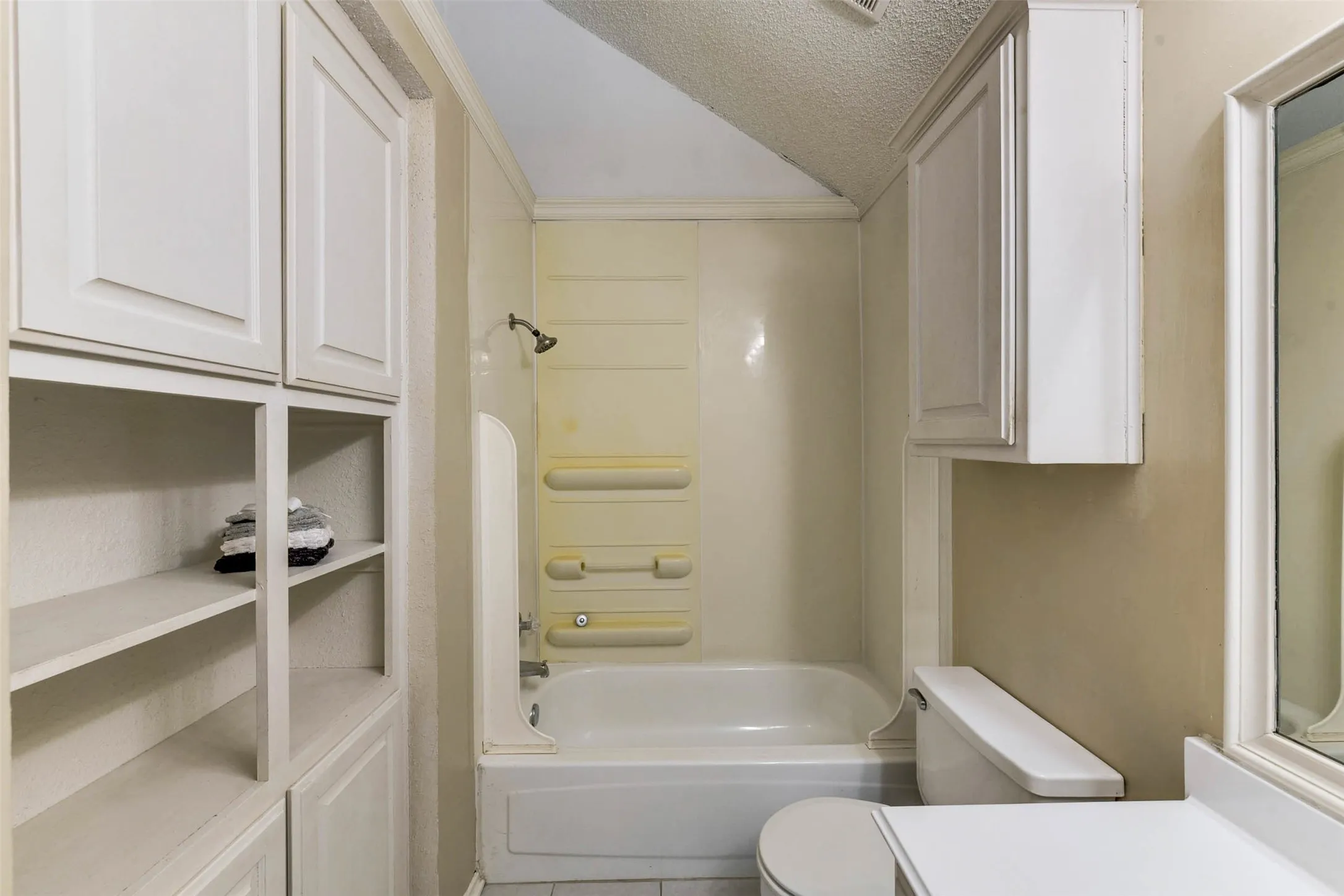 Single Family Residence For Rent in Denton County , 2002 Summerwind Court, Denton, Texas 76209, 3 Bedroom, 2 Bathroom, 2 Garage spaces, 1,541 Sqft, built in 1989, mls#21374471, Real Estate Agent in Denton, Homes For Rent in Denton county, Homes For Rent in Denton, Realtor in Denton Texas, Real Estate Brokerage Independent Realty Texas, Luminita Cordes Realtor