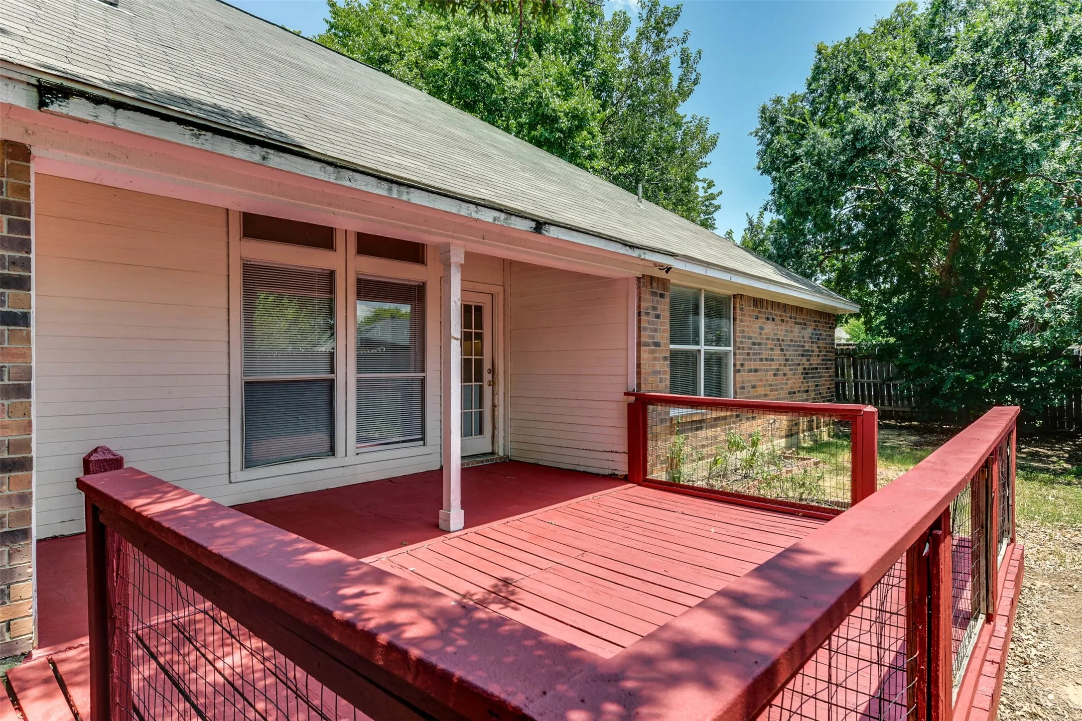 Single Family Residence For Rent in Denton County , 2002 Summerwind Court, Denton, Texas 76209, 3 Bedroom, 2 Bathroom, 2 Garage spaces, 1,541 Sqft, built in 1989, mls#21374471, Real Estate Agent in Denton, Homes For Rent in Denton county, Homes For Rent in Denton, Realtor in Denton Texas, Real Estate Brokerage Independent Realty Texas, Luminita Cordes Realtor
