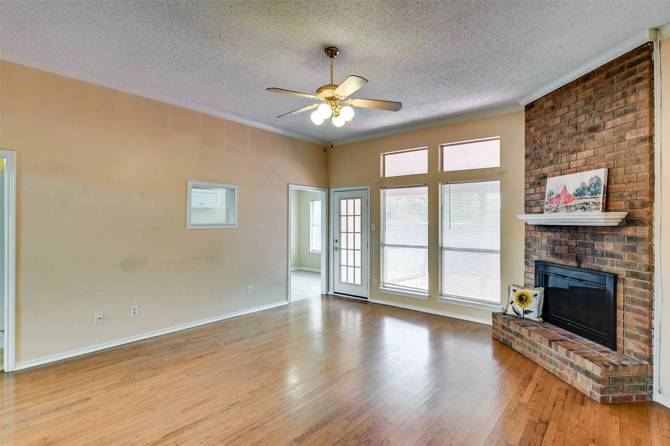 Single Family Residence For Rent in Denton County , 2002 Summerwind Court, Denton, Texas 76209, 3 Bedroom, 2 Bathroom, 2 Garage spaces, 1,541 Sqft, built in 1989, mls#21374471, Real Estate Agent in Denton, Homes For Rent in Denton county, Homes For Rent in Denton, Realtor in Denton Texas, Real Estate Brokerage Independent Realty Texas, Luminita Cordes Realtor