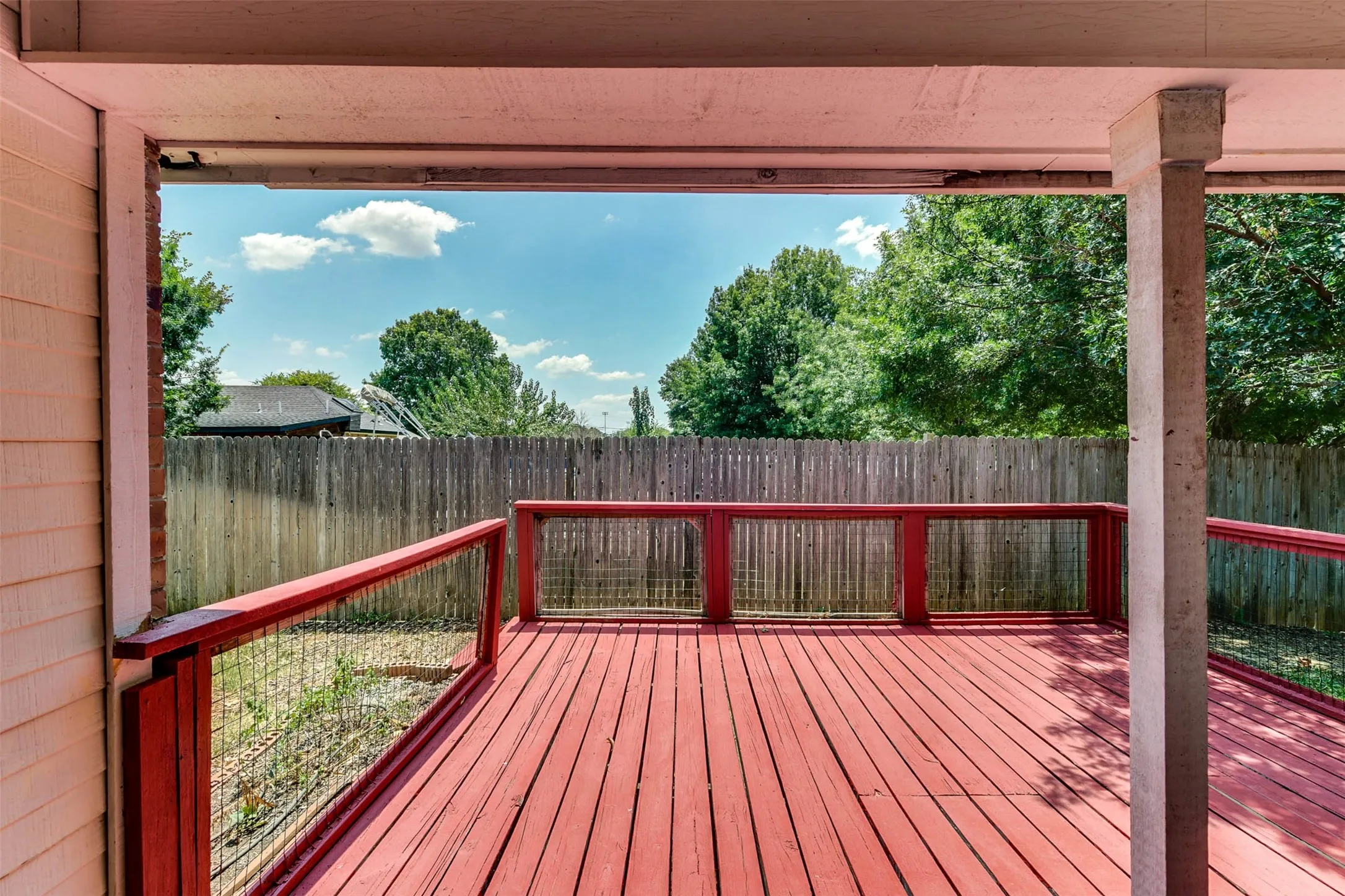 Single Family Residence For Rent in Denton County , 2002 Summerwind Court, Denton, Texas 76209, 3 Bedroom, 2 Bathroom, 2 Garage spaces, 1,541 Sqft, built in 1989, mls#21374471, Real Estate Agent in Denton, Homes For Rent in Denton county, Homes For Rent in Denton, Realtor in Denton Texas, Real Estate Brokerage Independent Realty Texas, Luminita Cordes Realtor