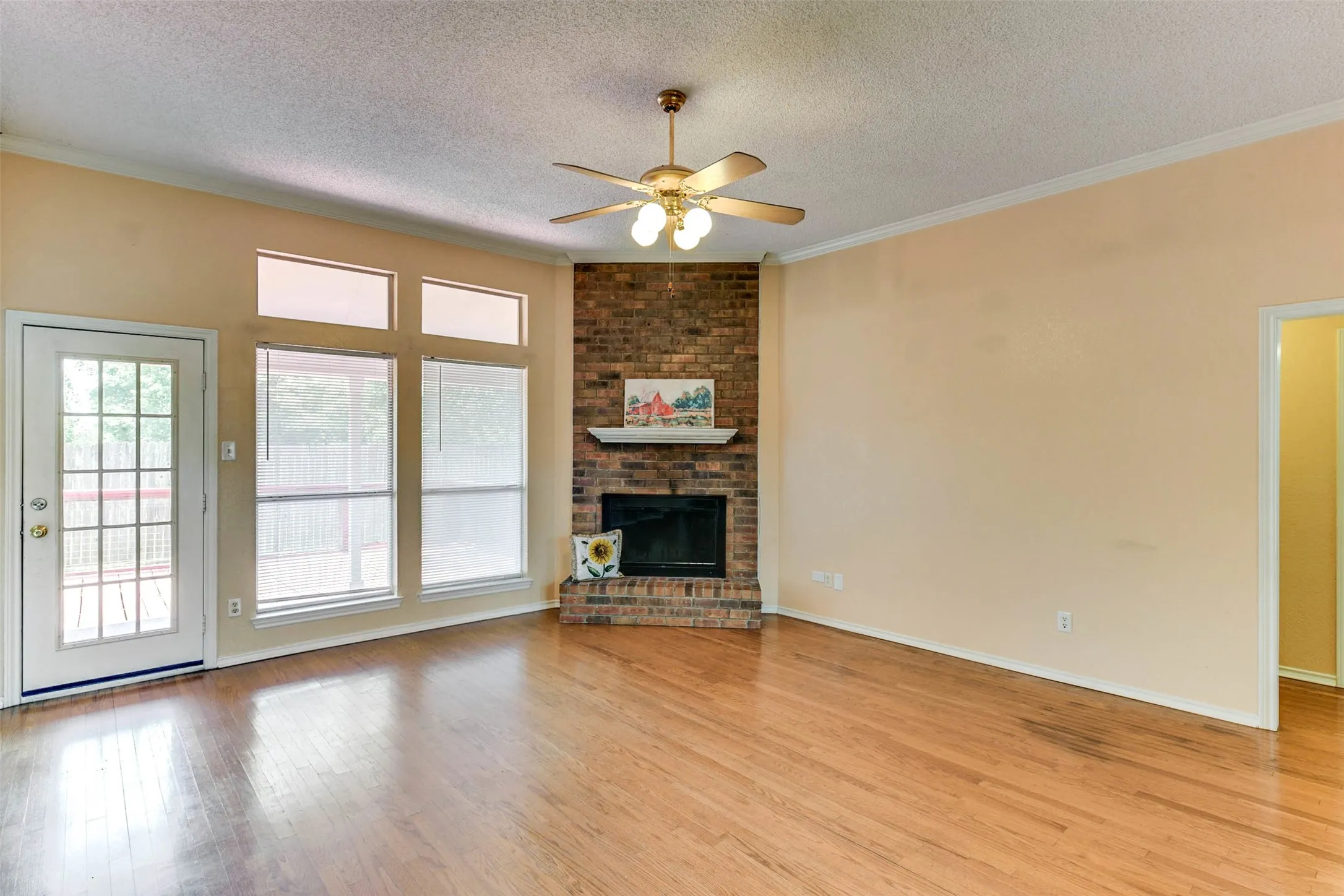 Single Family Residence For Rent in Denton County , 2002 Summerwind Court, Denton, Texas 76209, 3 Bedroom, 2 Bathroom, 2 Garage spaces, 1,541 Sqft, built in 1989, mls#21374471, Real Estate Agent in Denton, Homes For Rent in Denton county, Homes For Rent in Denton, Realtor in Denton Texas, Real Estate Brokerage Independent Realty Texas, Luminita Cordes Realtor