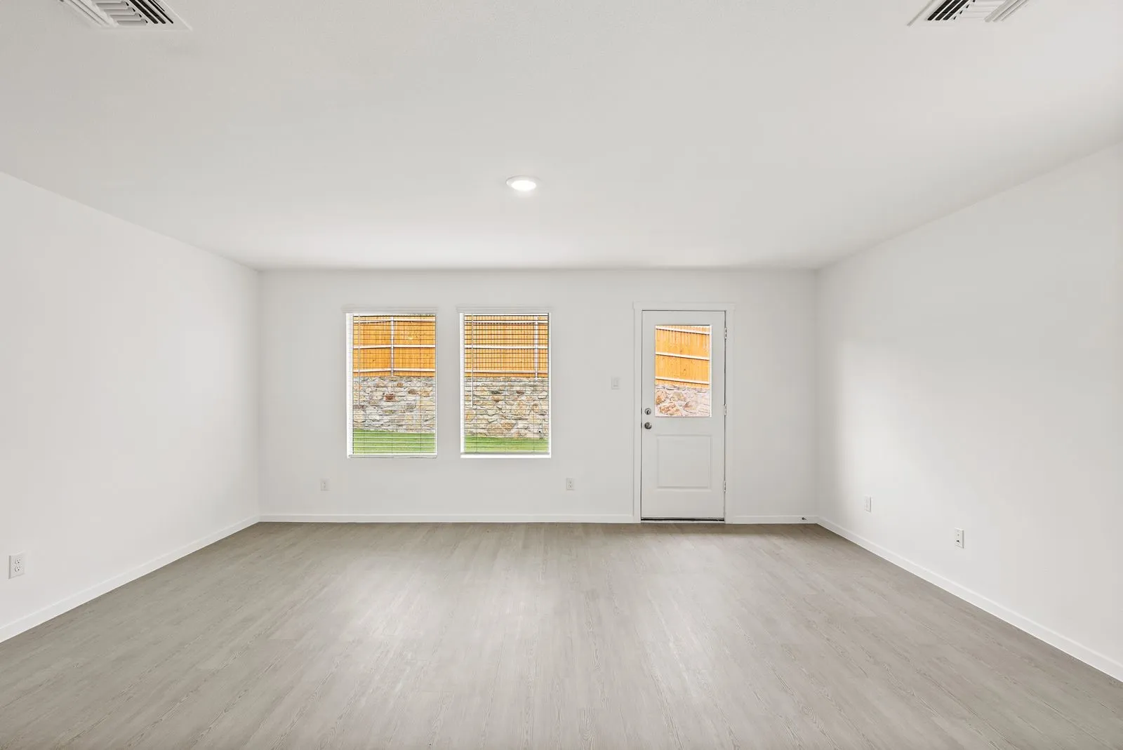 Single Family Residence For Rent in Grayson County , 210 Hidden Meadows Drive, Sherman, Texas 75092, 3 Bedroom, 2 Bathroom, 2 Garage spaces, 1,707 Sqft, built in 2025, mls#21374488, Real Estate Agent in Sherman, Homes For Rent in Grayson county, Homes For Rent in Sherman, Realtor in Sherman Texas, Real Estate Brokerage Independent Realty Texas, Luminita Cordes Realtor