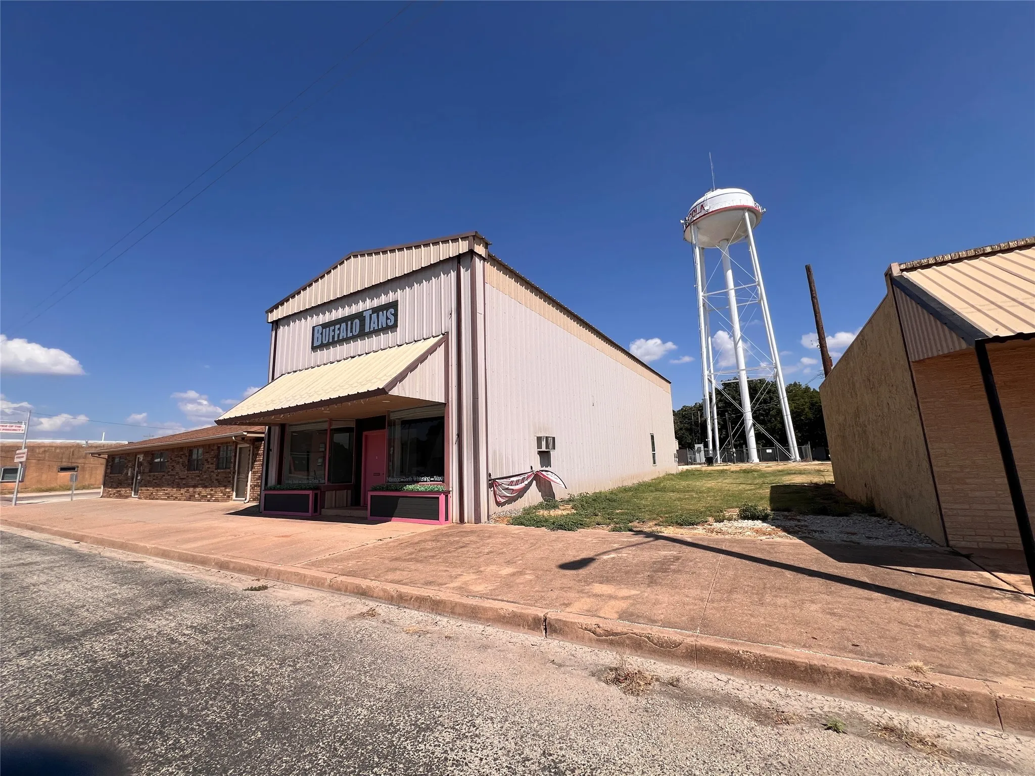 Office For Rent in Taylor County , 426 Graham Street, Tuscola, Texas 79562, 0, 0, Garage spaces, 0 Sqft, built in 1960, mls#21374396, Real Estate Agent in Tuscola, Homes For Rent in Taylor county, Homes For Rent in Tuscola, Realtor in Tuscola Texas, Real Estate Brokerage Independent Realty Texas, Luminita Cordes Realtor