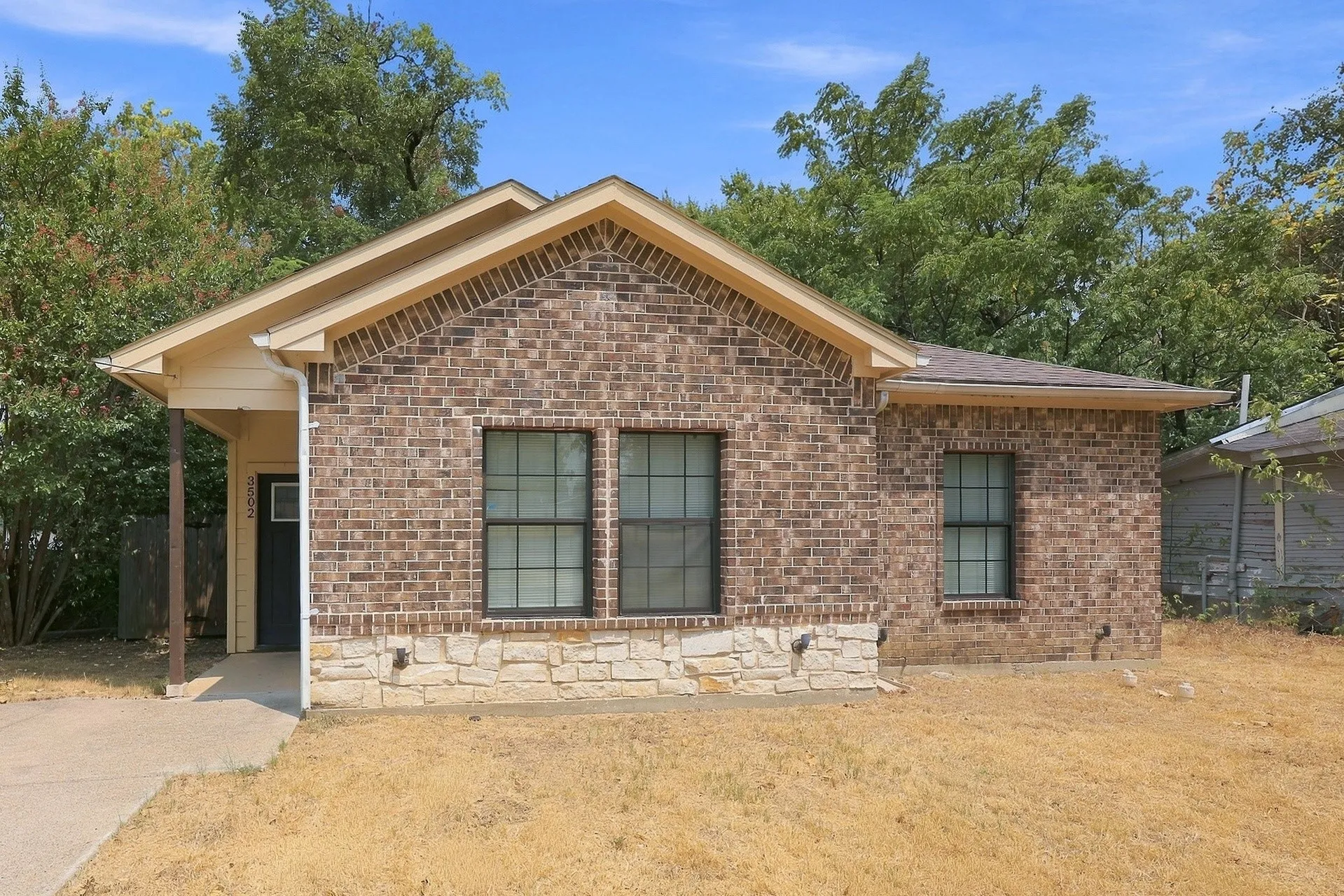 Single Family Residence For Rent in Dallas County , 3502 Edgewood Street, Dallas, Texas 75215, 4 Bedroom, 2 Bathroom, Garage spaces, 1,837 Sqft, built in 2019, mls#21374490, Real Estate Agent in Dallas, Homes For Rent in Dallas county, Homes For Rent in Dallas, Realtor in Dallas Texas, Real Estate Brokerage Independent Realty Texas, Luminita Cordes Realtor