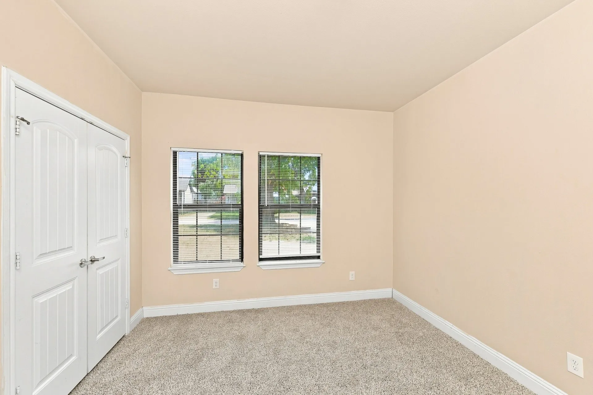 Single Family Residence For Rent in Dallas County , 3502 Edgewood Street, Dallas, Texas 75215, 4 Bedroom, 2 Bathroom, Garage spaces, 1,837 Sqft, built in 2019, mls#21374490, Real Estate Agent in Dallas, Homes For Rent in Dallas county, Homes For Rent in Dallas, Realtor in Dallas Texas, Real Estate Brokerage Independent Realty Texas, Luminita Cordes Realtor