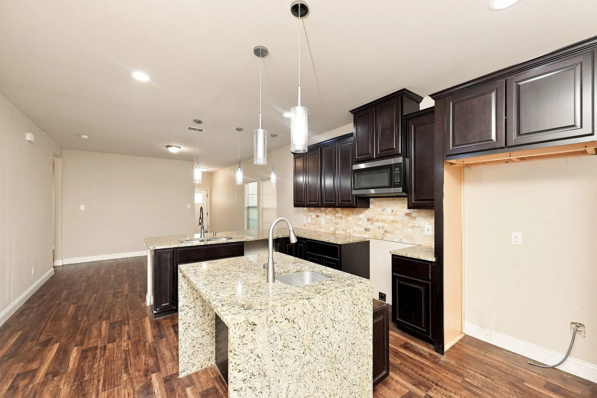 Single Family Residence For Rent in Dallas County , 3502 Edgewood Street, Dallas, Texas 75215, 4 Bedroom, 2 Bathroom, Garage spaces, 1,837 Sqft, built in 2019, mls#21374490, Real Estate Agent in Dallas, Homes For Rent in Dallas county, Homes For Rent in Dallas, Realtor in Dallas Texas, Real Estate Brokerage Independent Realty Texas, Luminita Cordes Realtor