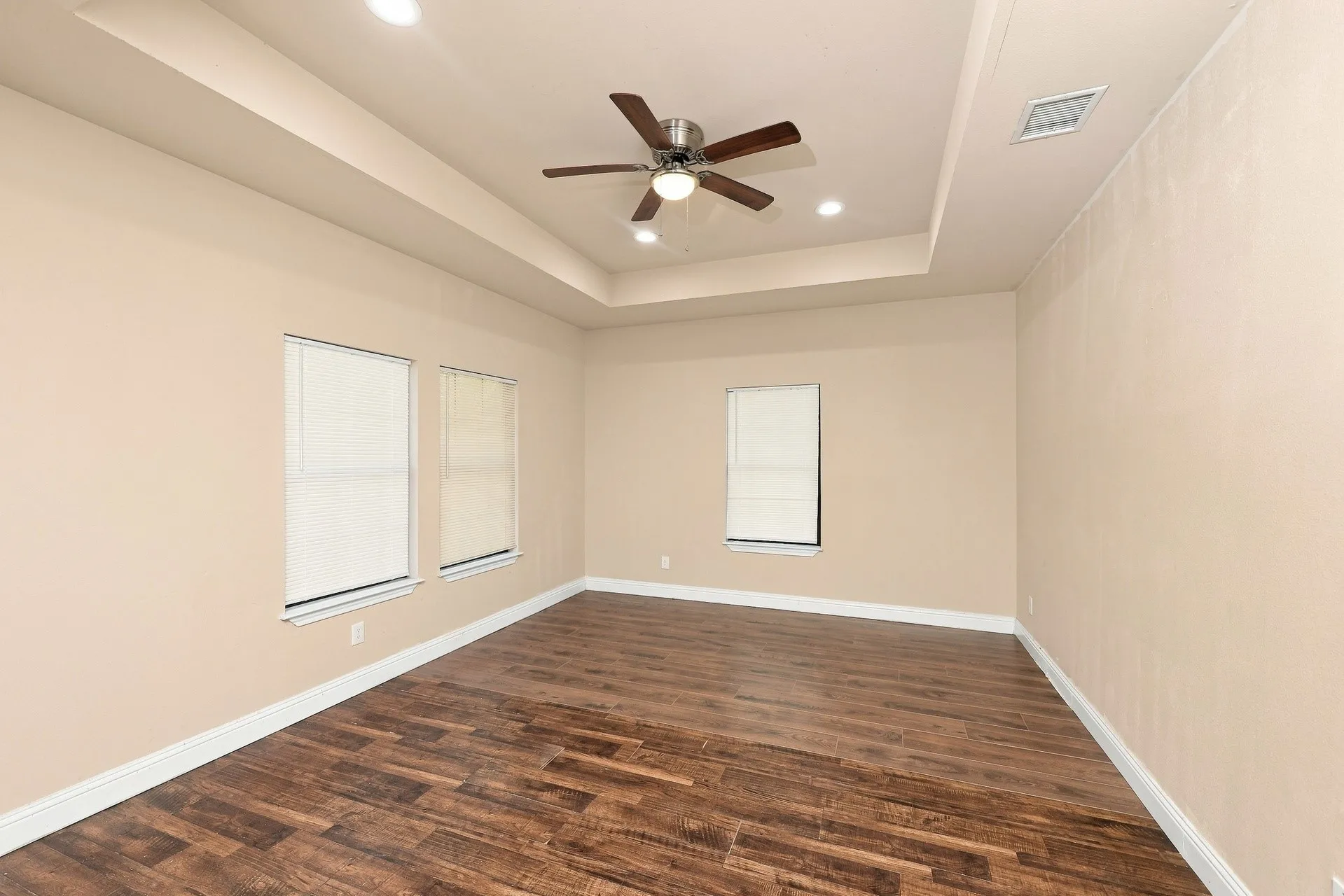 Single Family Residence For Rent in Dallas County , 3502 Edgewood Street, Dallas, Texas 75215, 4 Bedroom, 2 Bathroom, Garage spaces, 1,837 Sqft, built in 2019, mls#21374490, Real Estate Agent in Dallas, Homes For Rent in Dallas county, Homes For Rent in Dallas, Realtor in Dallas Texas, Real Estate Brokerage Independent Realty Texas, Luminita Cordes Realtor