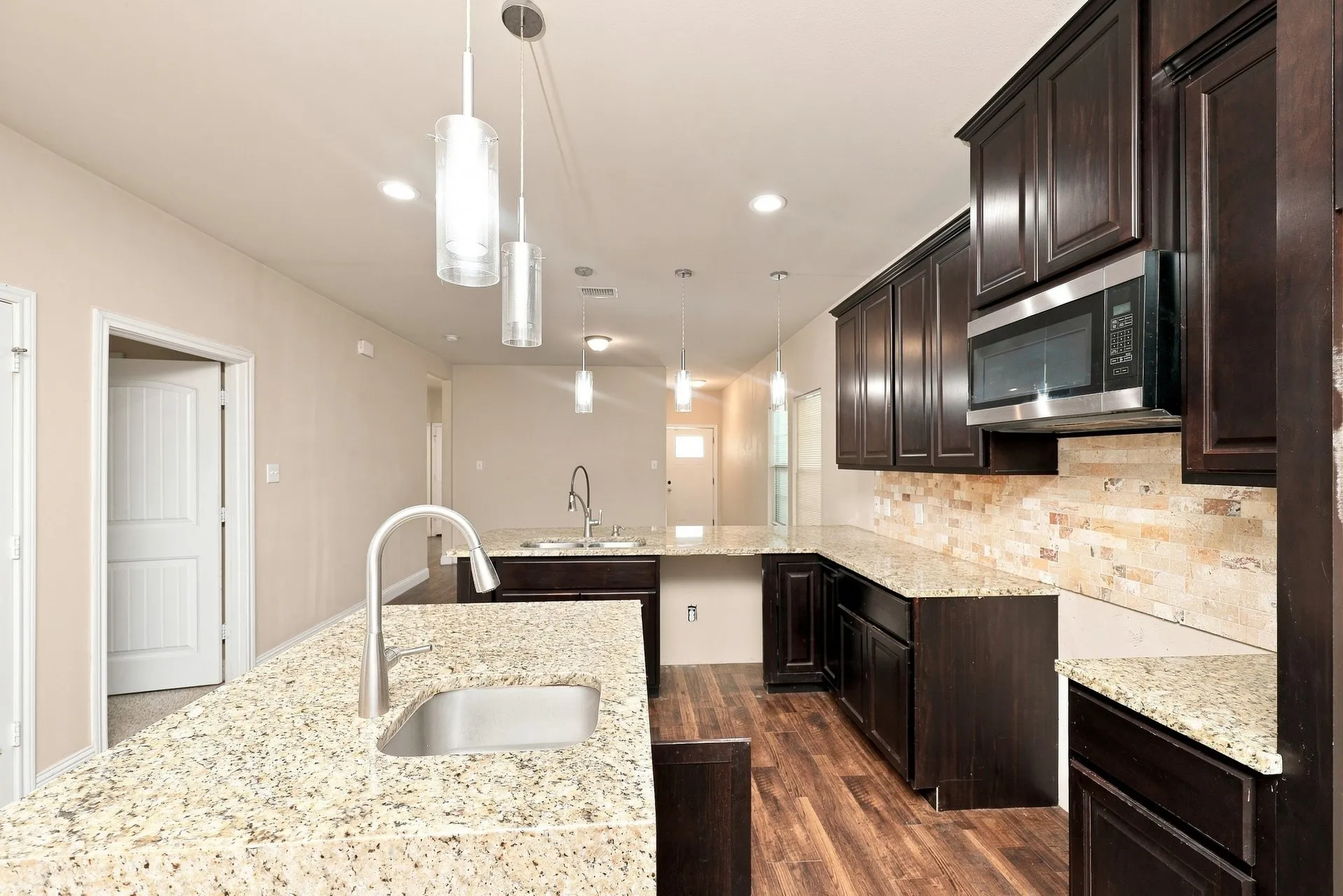 Single Family Residence For Rent in Dallas County , 3502 Edgewood Street, Dallas, Texas 75215, 4 Bedroom, 2 Bathroom, Garage spaces, 1,837 Sqft, built in 2019, mls#21374490, Real Estate Agent in Dallas, Homes For Rent in Dallas county, Homes For Rent in Dallas, Realtor in Dallas Texas, Real Estate Brokerage Independent Realty Texas, Luminita Cordes Realtor