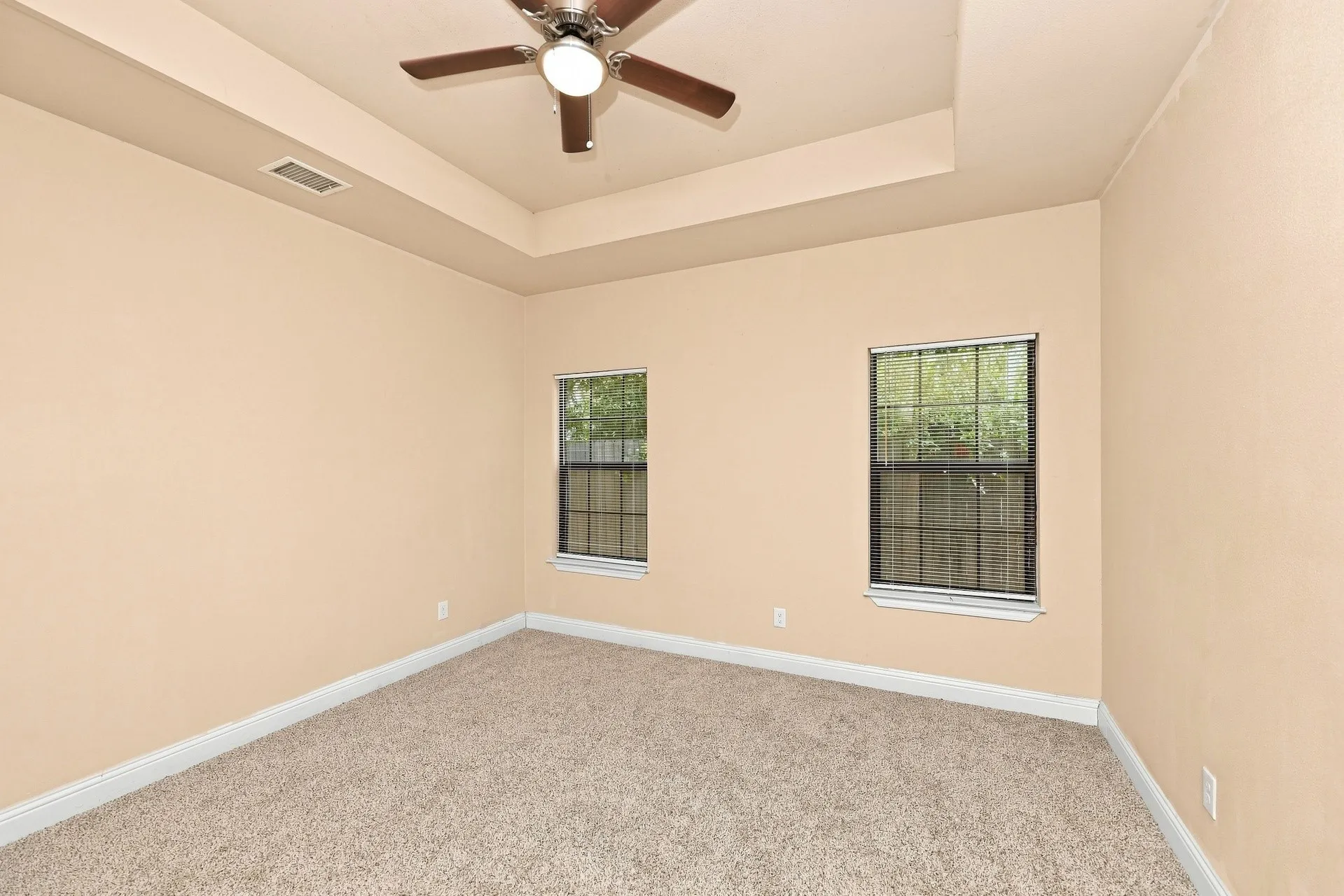 Single Family Residence For Rent in Dallas County , 3502 Edgewood Street, Dallas, Texas 75215, 4 Bedroom, 2 Bathroom, Garage spaces, 1,837 Sqft, built in 2019, mls#21374490, Real Estate Agent in Dallas, Homes For Rent in Dallas county, Homes For Rent in Dallas, Realtor in Dallas Texas, Real Estate Brokerage Independent Realty Texas, Luminita Cordes Realtor