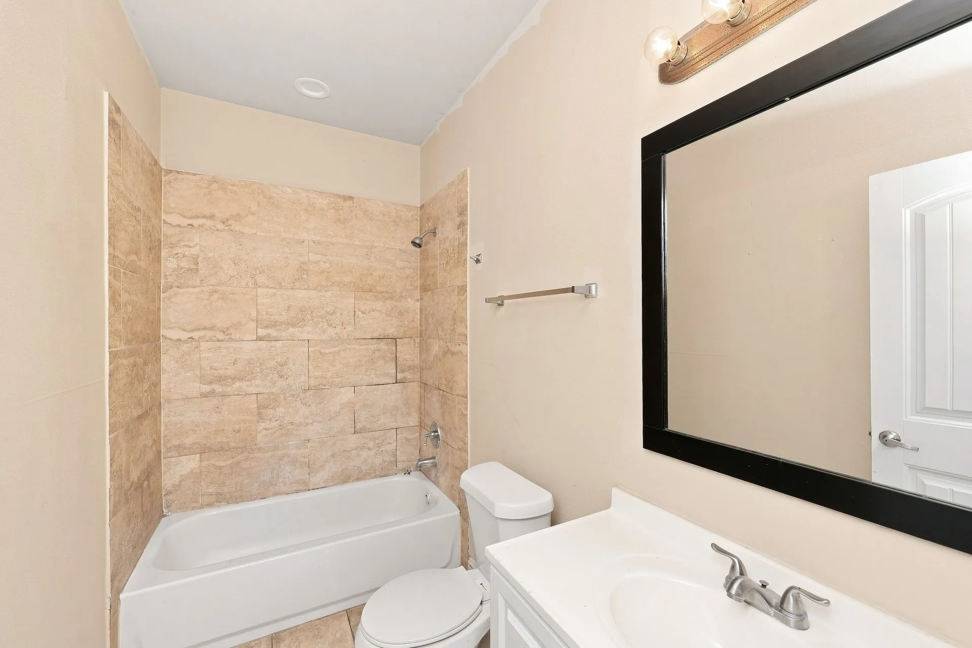Single Family Residence For Rent in Dallas County , 3502 Edgewood Street, Dallas, Texas 75215, 4 Bedroom, 2 Bathroom, Garage spaces, 1,837 Sqft, built in 2019, mls#21374490, Real Estate Agent in Dallas, Homes For Rent in Dallas county, Homes For Rent in Dallas, Realtor in Dallas Texas, Real Estate Brokerage Independent Realty Texas, Luminita Cordes Realtor