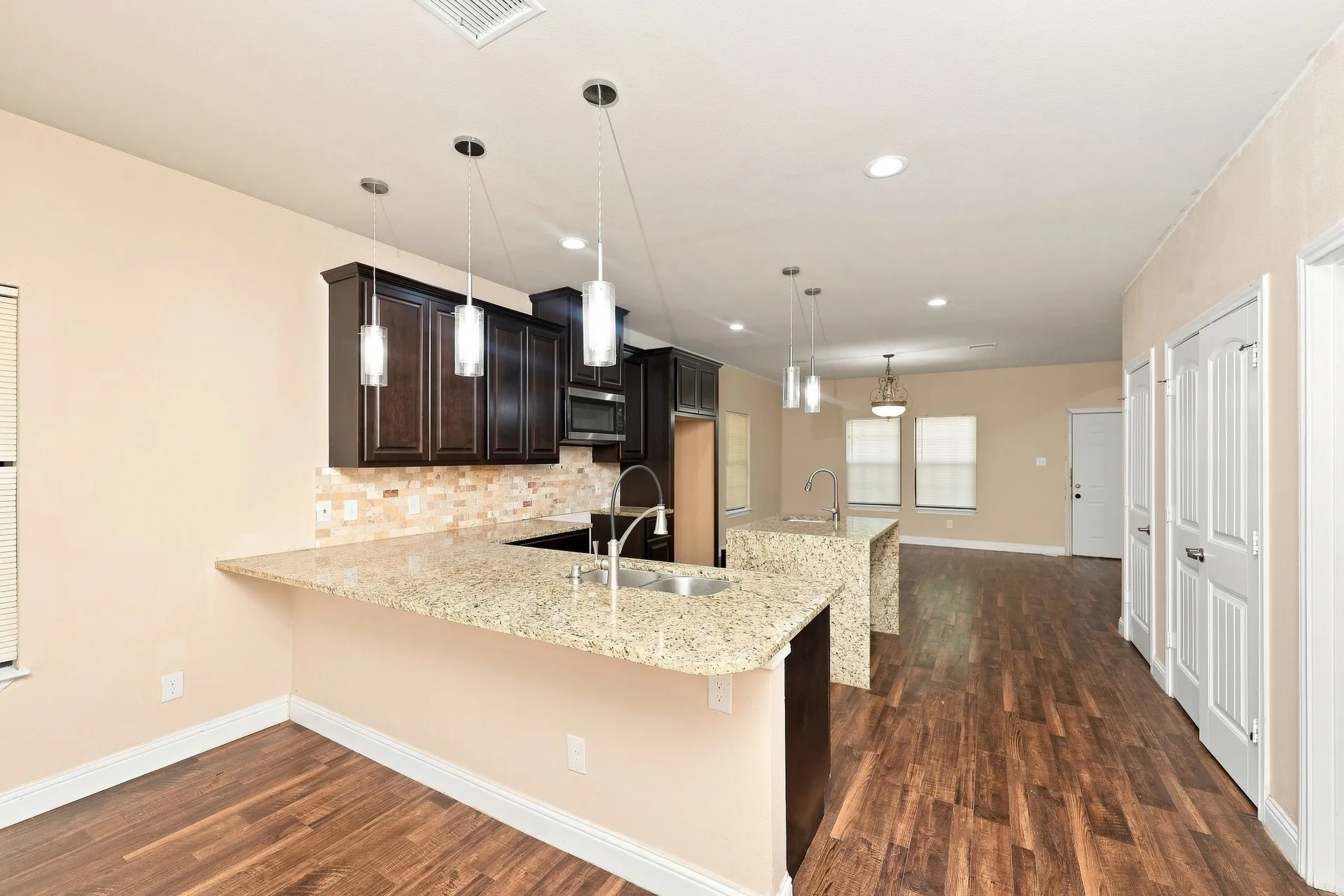 Single Family Residence For Rent in Dallas County , 3502 Edgewood Street, Dallas, Texas 75215, 4 Bedroom, 2 Bathroom, Garage spaces, 1,837 Sqft, built in 2019, mls#21374490, Real Estate Agent in Dallas, Homes For Rent in Dallas county, Homes For Rent in Dallas, Realtor in Dallas Texas, Real Estate Brokerage Independent Realty Texas, Luminita Cordes Realtor