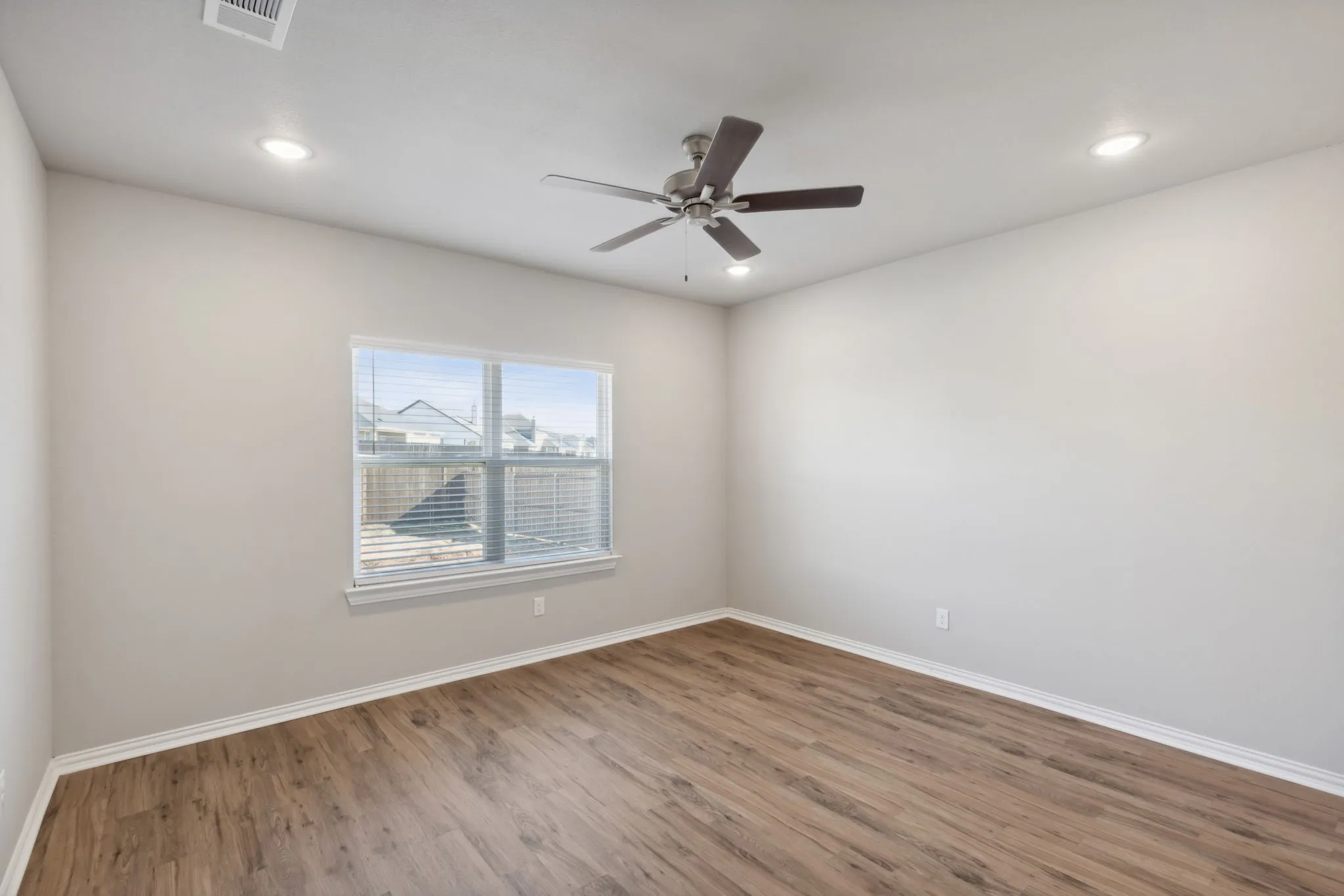 Single Family Residence For Rent in Parker County , 712 Taliaferro, Springtown, Texas 76082, 3 Bedroom, 3 Bathroom, 2 Garage spaces, 1,837 Sqft, built in 2022, mls#21374491, Real Estate Agent in Springtown, Homes For Rent in Parker county, Homes For Rent in Springtown, Realtor in Springtown Texas, Real Estate Brokerage Independent Realty Texas, Luminita Cordes Realtor