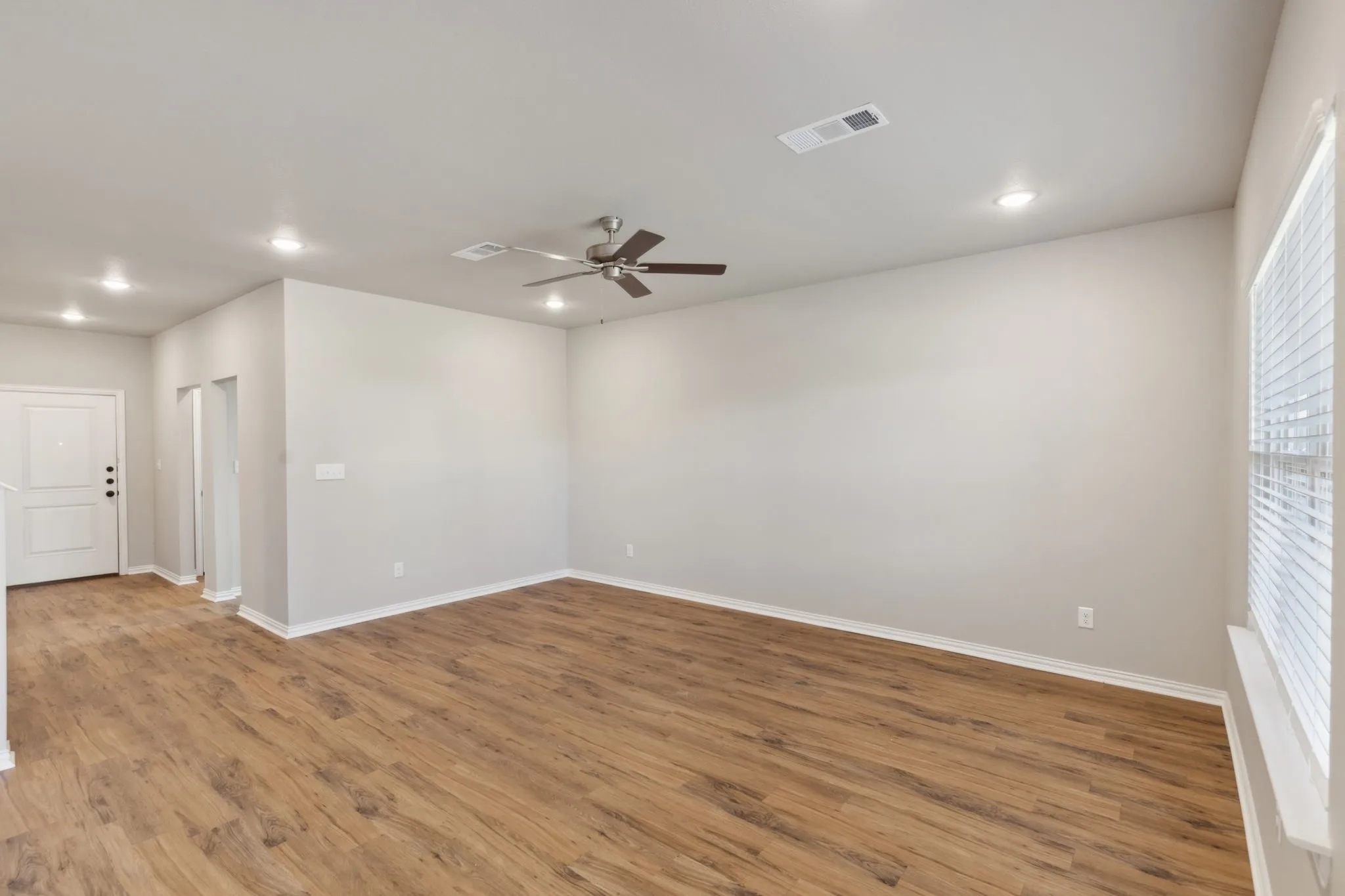 Single Family Residence For Rent in Parker County , 712 Taliaferro, Springtown, Texas 76082, 3 Bedroom, 3 Bathroom, 2 Garage spaces, 1,837 Sqft, built in 2022, mls#21374491, Real Estate Agent in Springtown, Homes For Rent in Parker county, Homes For Rent in Springtown, Realtor in Springtown Texas, Real Estate Brokerage Independent Realty Texas, Luminita Cordes Realtor