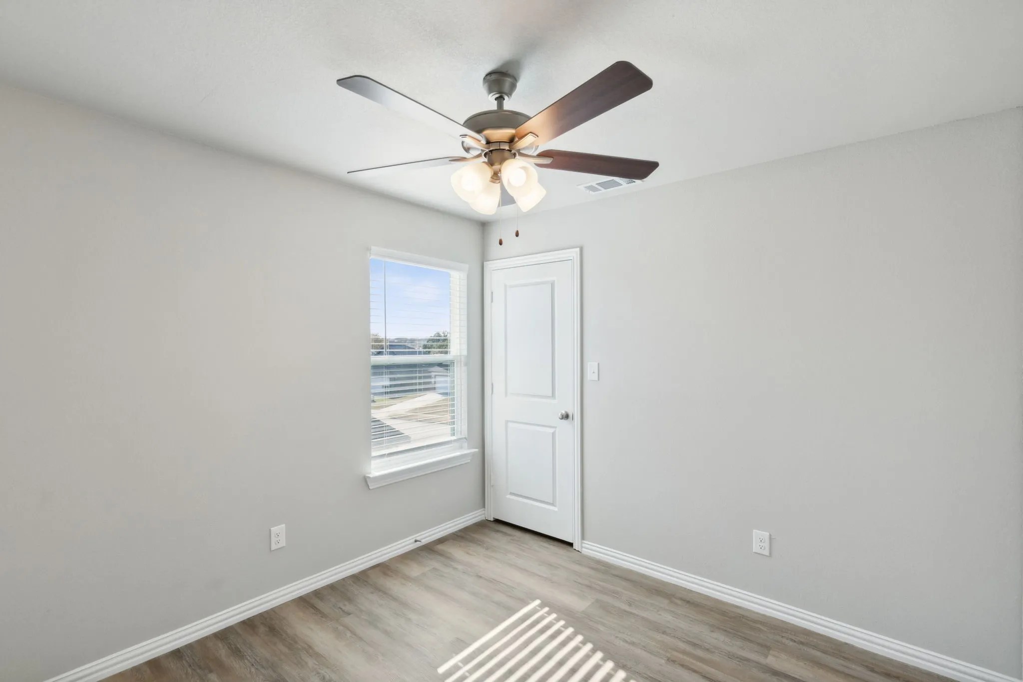 Single Family Residence For Rent in Parker County , 712 Taliaferro, Springtown, Texas 76082, 3 Bedroom, 3 Bathroom, 2 Garage spaces, 1,837 Sqft, built in 2022, mls#21374491, Real Estate Agent in Springtown, Homes For Rent in Parker county, Homes For Rent in Springtown, Realtor in Springtown Texas, Real Estate Brokerage Independent Realty Texas, Luminita Cordes Realtor