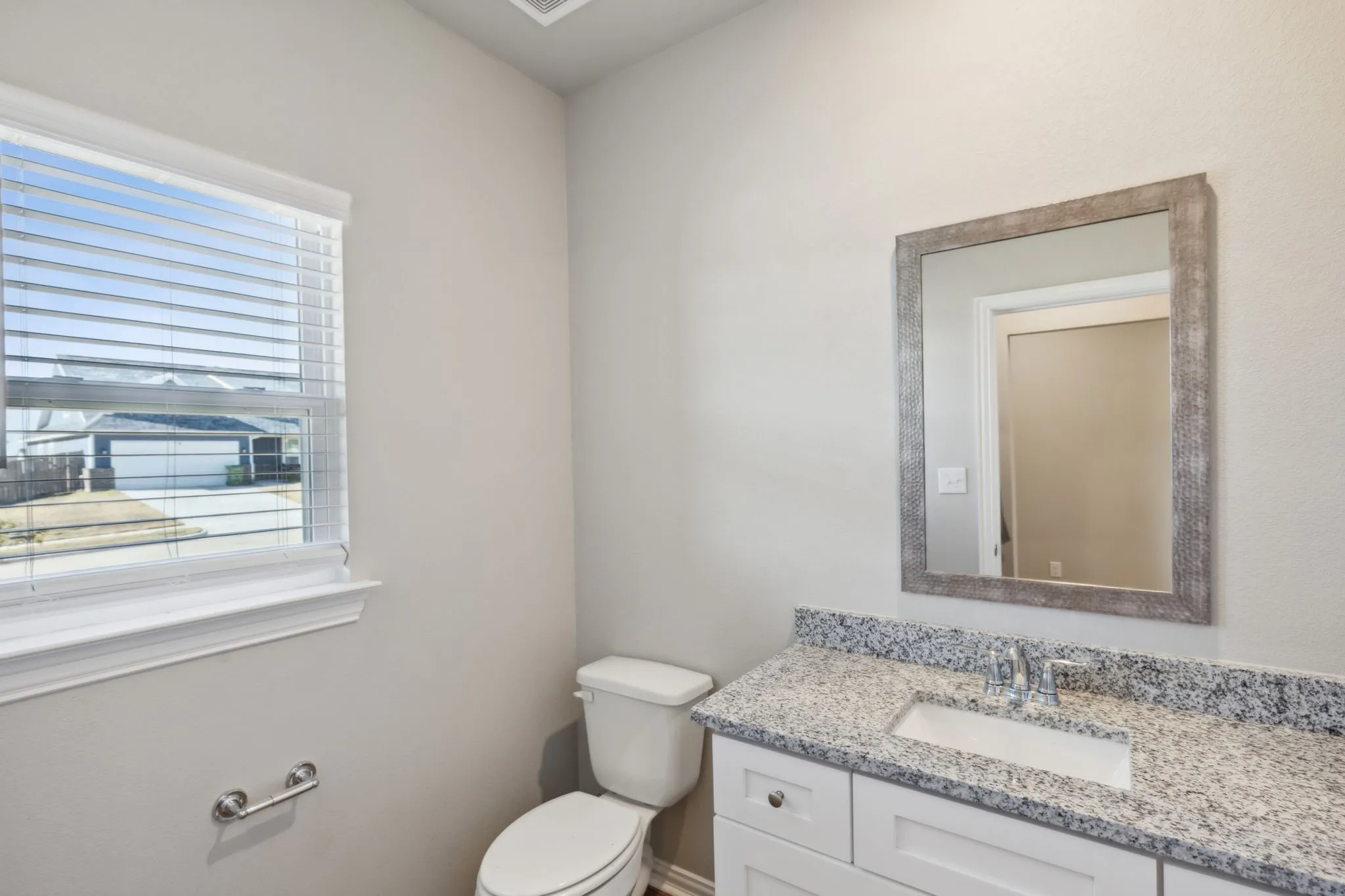 Single Family Residence For Rent in Parker County , 712 Taliaferro, Springtown, Texas 76082, 3 Bedroom, 3 Bathroom, 2 Garage spaces, 1,837 Sqft, built in 2022, mls#21374491, Real Estate Agent in Springtown, Homes For Rent in Parker county, Homes For Rent in Springtown, Realtor in Springtown Texas, Real Estate Brokerage Independent Realty Texas, Luminita Cordes Realtor