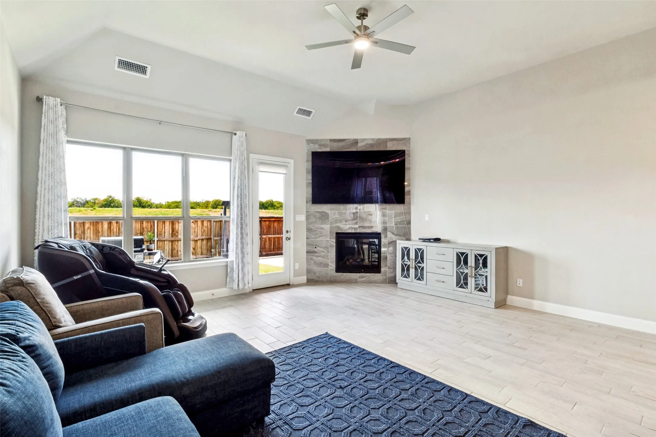 Single Family Residence For Sale in Dallas County , 12679 Royal Oaks Lane, Farmers Branch, Texas 75234, 5 Bedroom, 4 Bathroom, 2 Garage spaces, 3,879 Sqft, built in 2022, mls#21374340, Real Estate Agent in Farmers Branch, Homes For Sale in Dallas county, Homes For Sale in Farmers Branch, Realtor in Farmers Branch Texas, Real Estate Brokerage Independent Realty Texas, Luminita Cordes Realtor