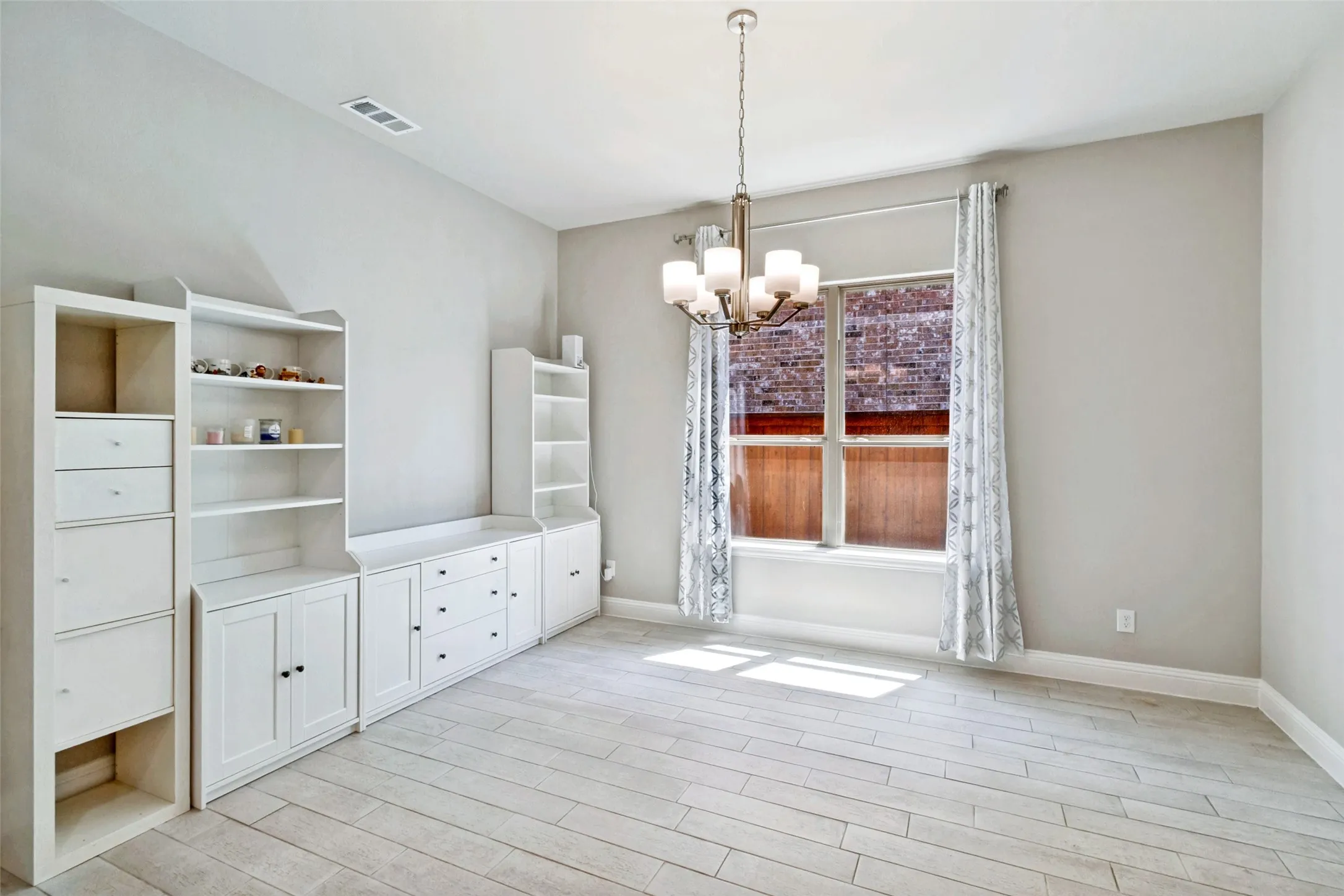 Single Family Residence For Sale in Dallas County , 12679 Royal Oaks Lane, Farmers Branch, Texas 75234, 5 Bedroom, 4 Bathroom, 2 Garage spaces, 3,879 Sqft, built in 2022, mls#21374340, Real Estate Agent in Farmers Branch, Homes For Sale in Dallas county, Homes For Sale in Farmers Branch, Realtor in Farmers Branch Texas, Real Estate Brokerage Independent Realty Texas, Luminita Cordes Realtor