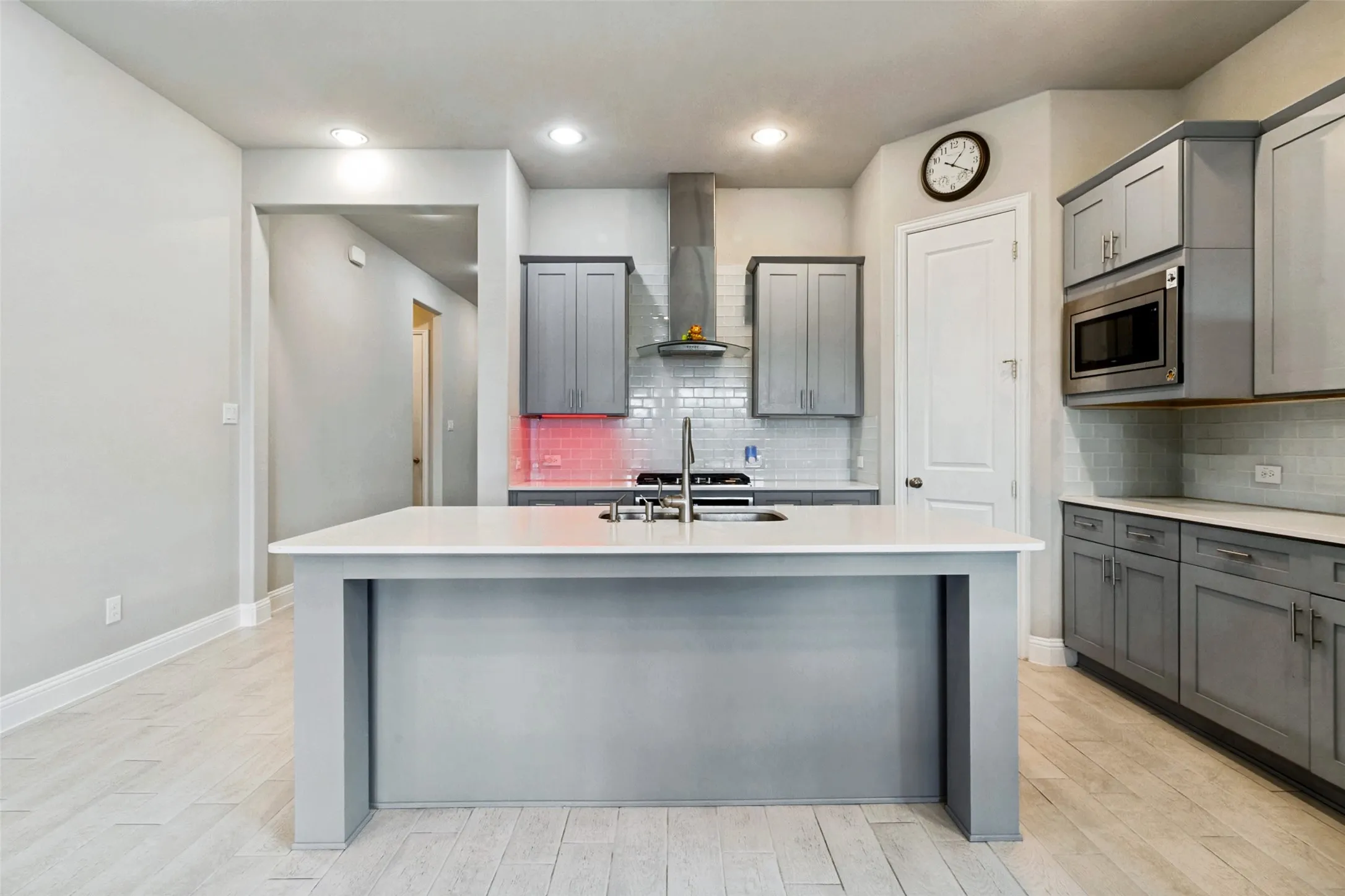 Single Family Residence For Sale in Dallas County , 12679 Royal Oaks Lane, Farmers Branch, Texas 75234, 5 Bedroom, 4 Bathroom, 2 Garage spaces, 3,879 Sqft, built in 2022, mls#21374340, Real Estate Agent in Farmers Branch, Homes For Sale in Dallas county, Homes For Sale in Farmers Branch, Realtor in Farmers Branch Texas, Real Estate Brokerage Independent Realty Texas, Luminita Cordes Realtor