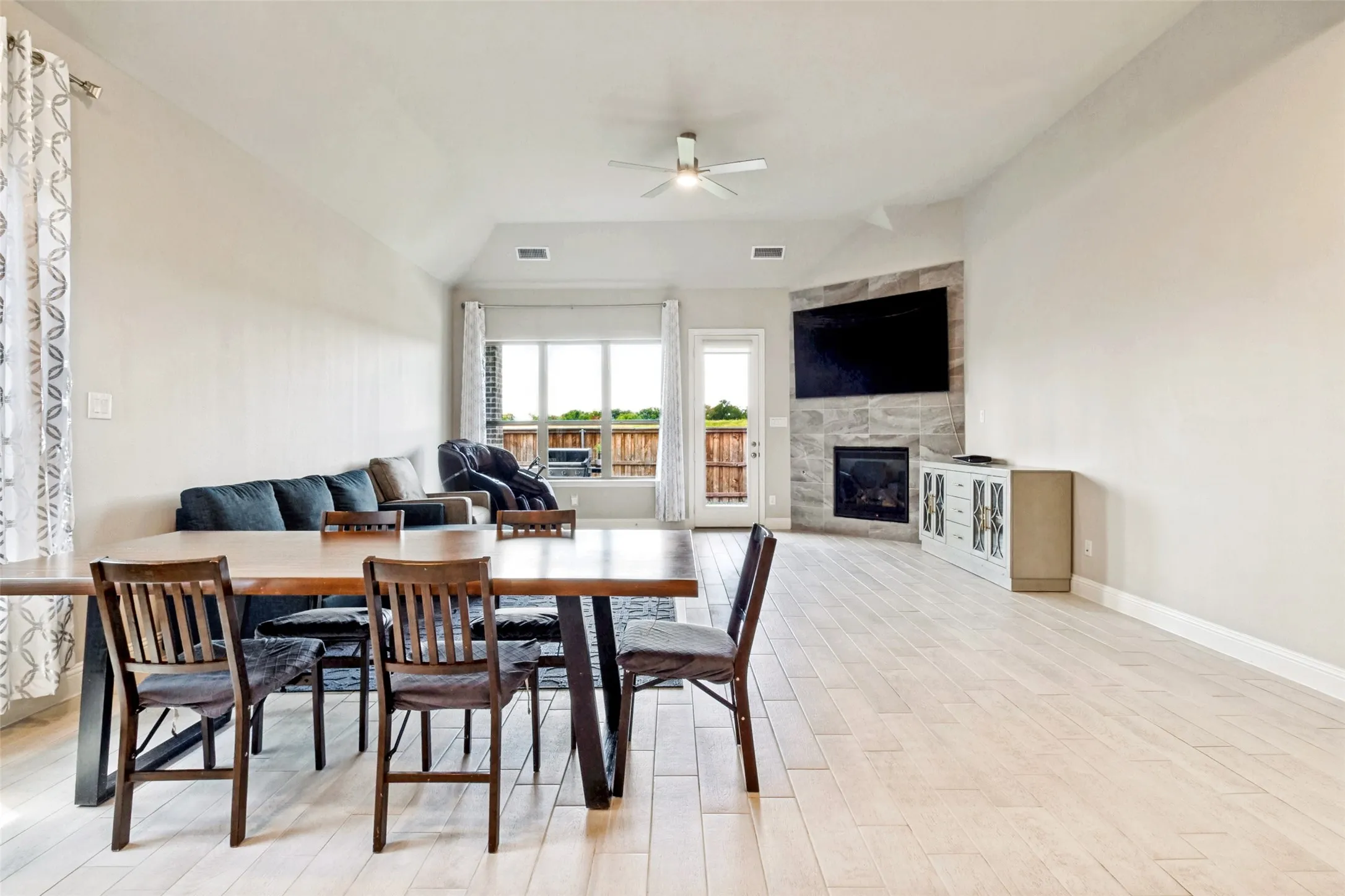 Single Family Residence For Sale in Dallas County , 12679 Royal Oaks Lane, Farmers Branch, Texas 75234, 5 Bedroom, 4 Bathroom, 2 Garage spaces, 3,879 Sqft, built in 2022, mls#21374340, Real Estate Agent in Farmers Branch, Homes For Sale in Dallas county, Homes For Sale in Farmers Branch, Realtor in Farmers Branch Texas, Real Estate Brokerage Independent Realty Texas, Luminita Cordes Realtor