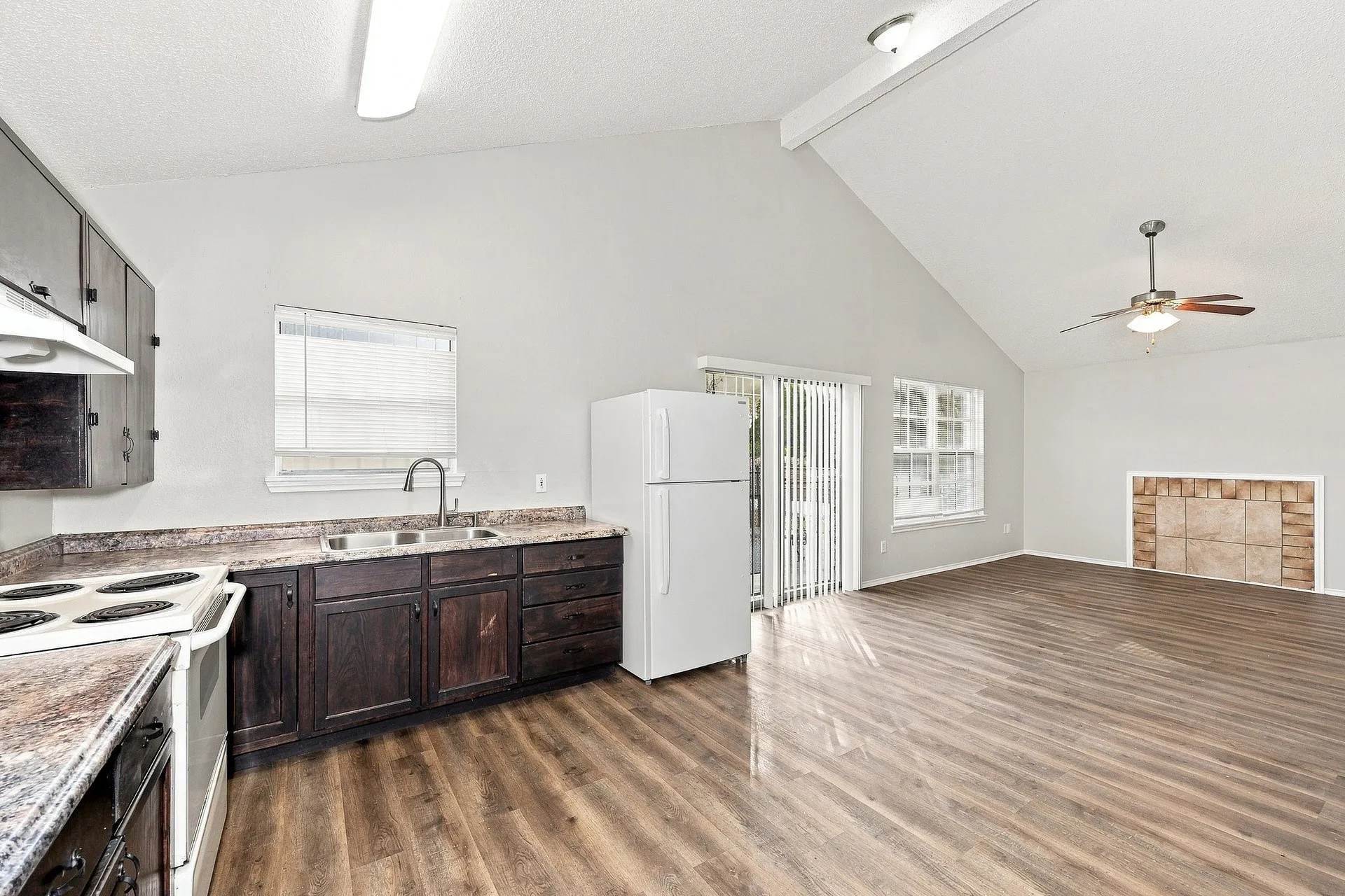 Single Family Residence For Rent in Dallas County , 810 Bitter Creek Drive, Dallas, Texas 75217, 3 Bedroom, 2 Bathroom, Garage spaces, 1,056 Sqft, built in 1982, mls#21374500, Real Estate Agent in Dallas, Homes For Rent in Dallas county, Homes For Rent in Dallas, Realtor in Dallas Texas, Real Estate Brokerage Independent Realty Texas, Luminita Cordes Realtor