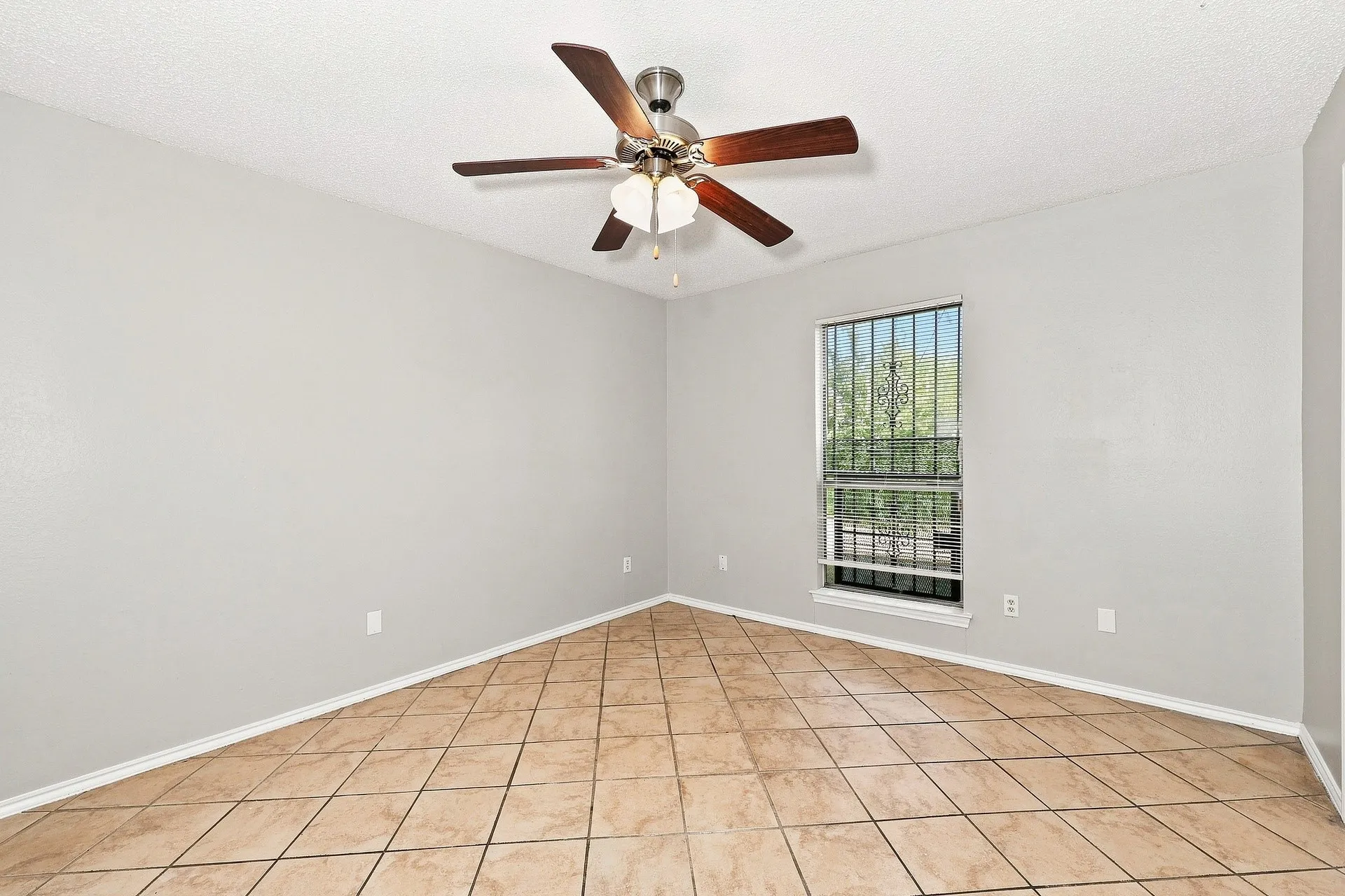 Single Family Residence For Rent in Dallas County , 810 Bitter Creek Drive, Dallas, Texas 75217, 3 Bedroom, 2 Bathroom, Garage spaces, 1,056 Sqft, built in 1982, mls#21374500, Real Estate Agent in Dallas, Homes For Rent in Dallas county, Homes For Rent in Dallas, Realtor in Dallas Texas, Real Estate Brokerage Independent Realty Texas, Luminita Cordes Realtor
