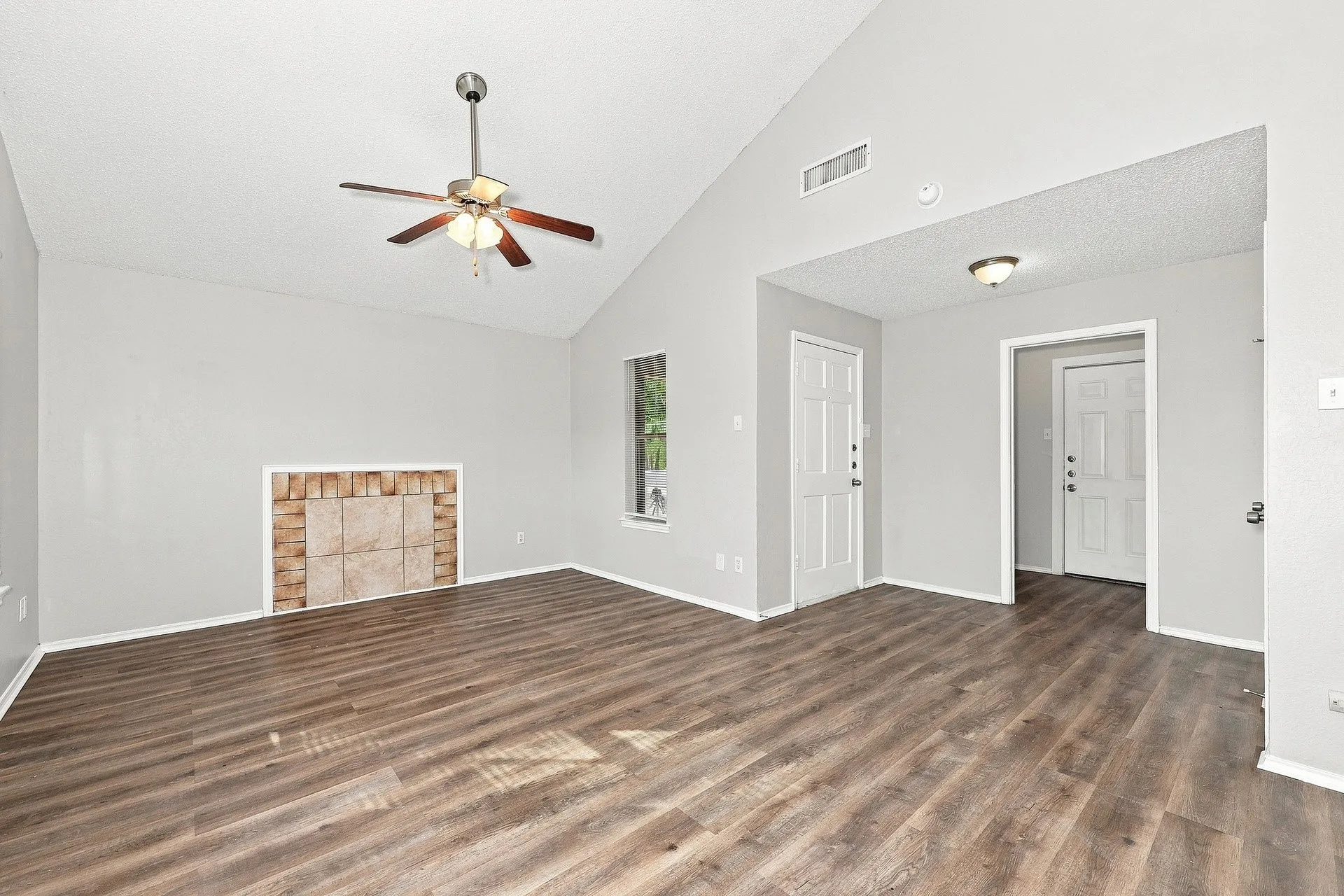 Single Family Residence For Rent in Dallas County , 810 Bitter Creek Drive, Dallas, Texas 75217, 3 Bedroom, 2 Bathroom, Garage spaces, 1,056 Sqft, built in 1982, mls#21374500, Real Estate Agent in Dallas, Homes For Rent in Dallas county, Homes For Rent in Dallas, Realtor in Dallas Texas, Real Estate Brokerage Independent Realty Texas, Luminita Cordes Realtor